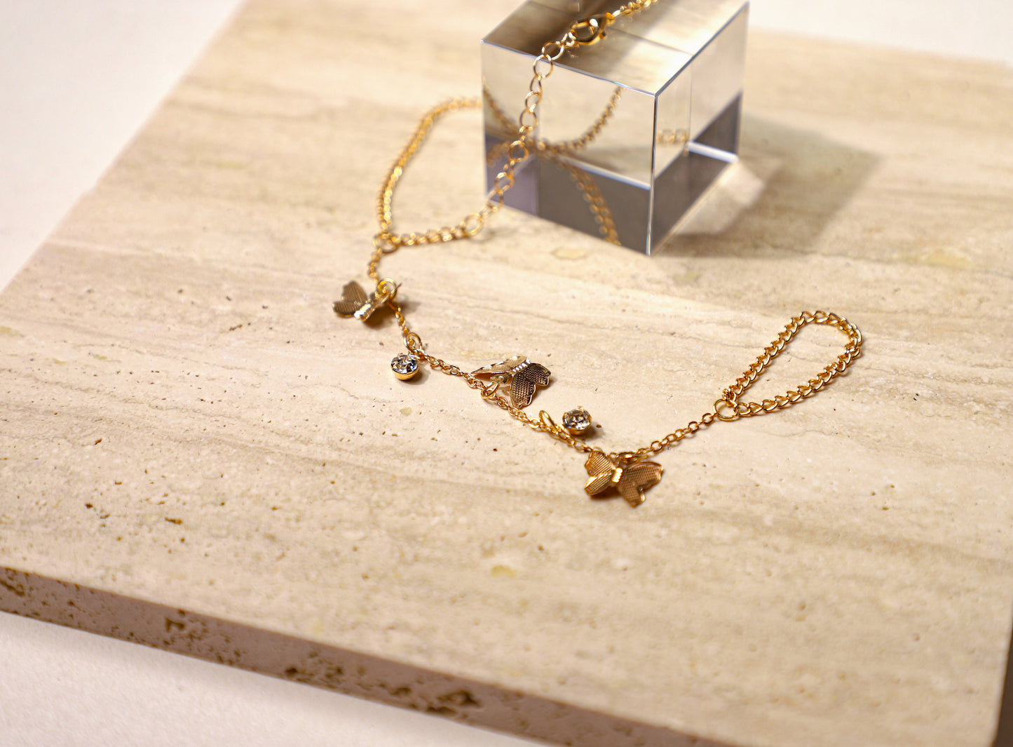 edoa Bohemian finger chain