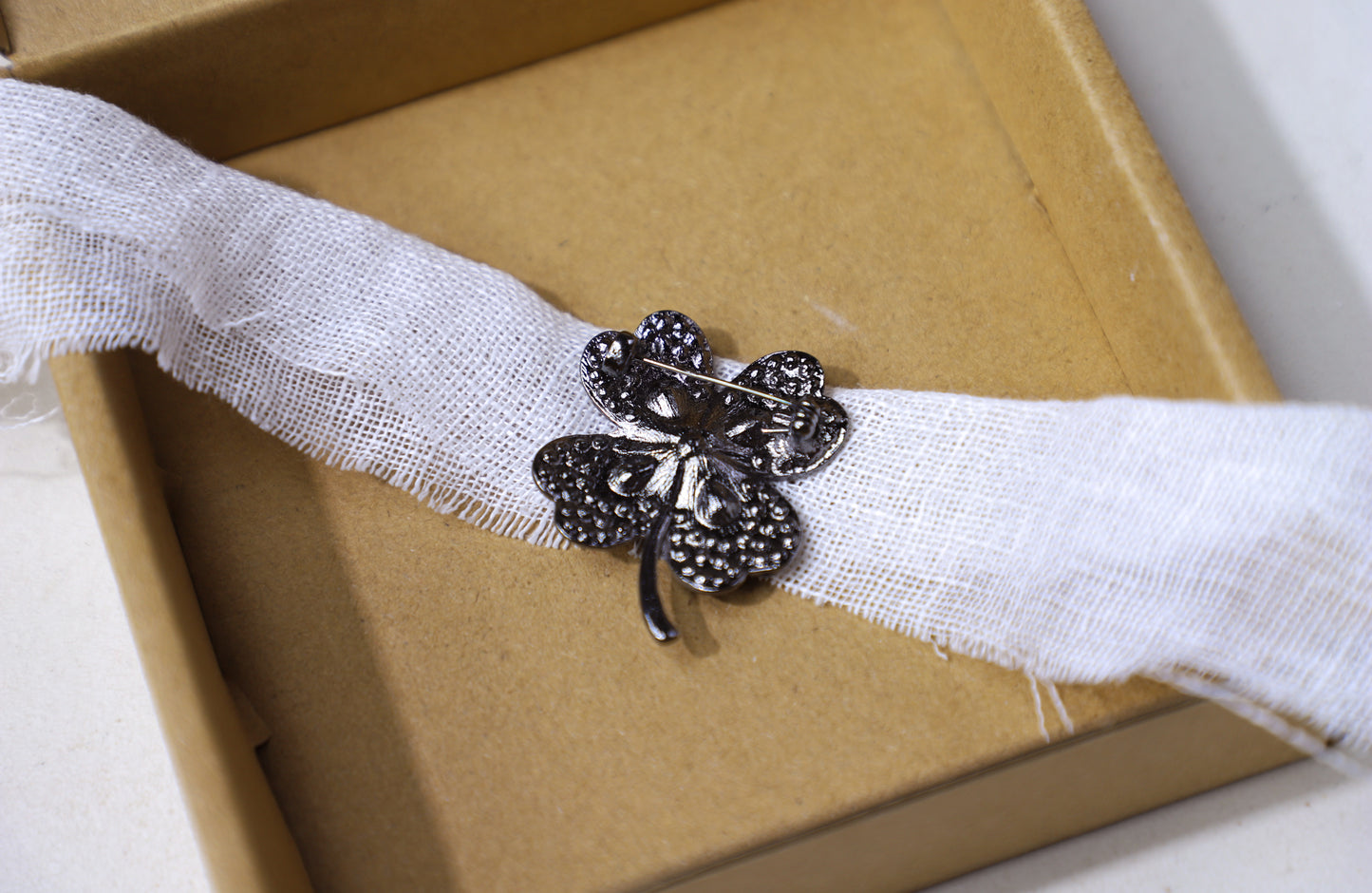 edoa Dainty Deep Blue Crystal Clover Brooch
