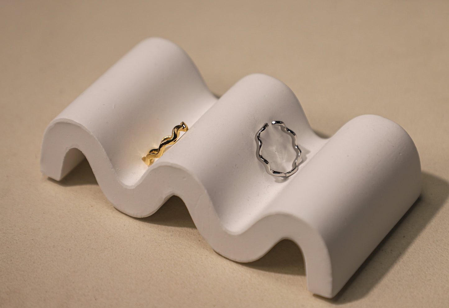 edoa Minimalist Flow Wave Adjustable Ring