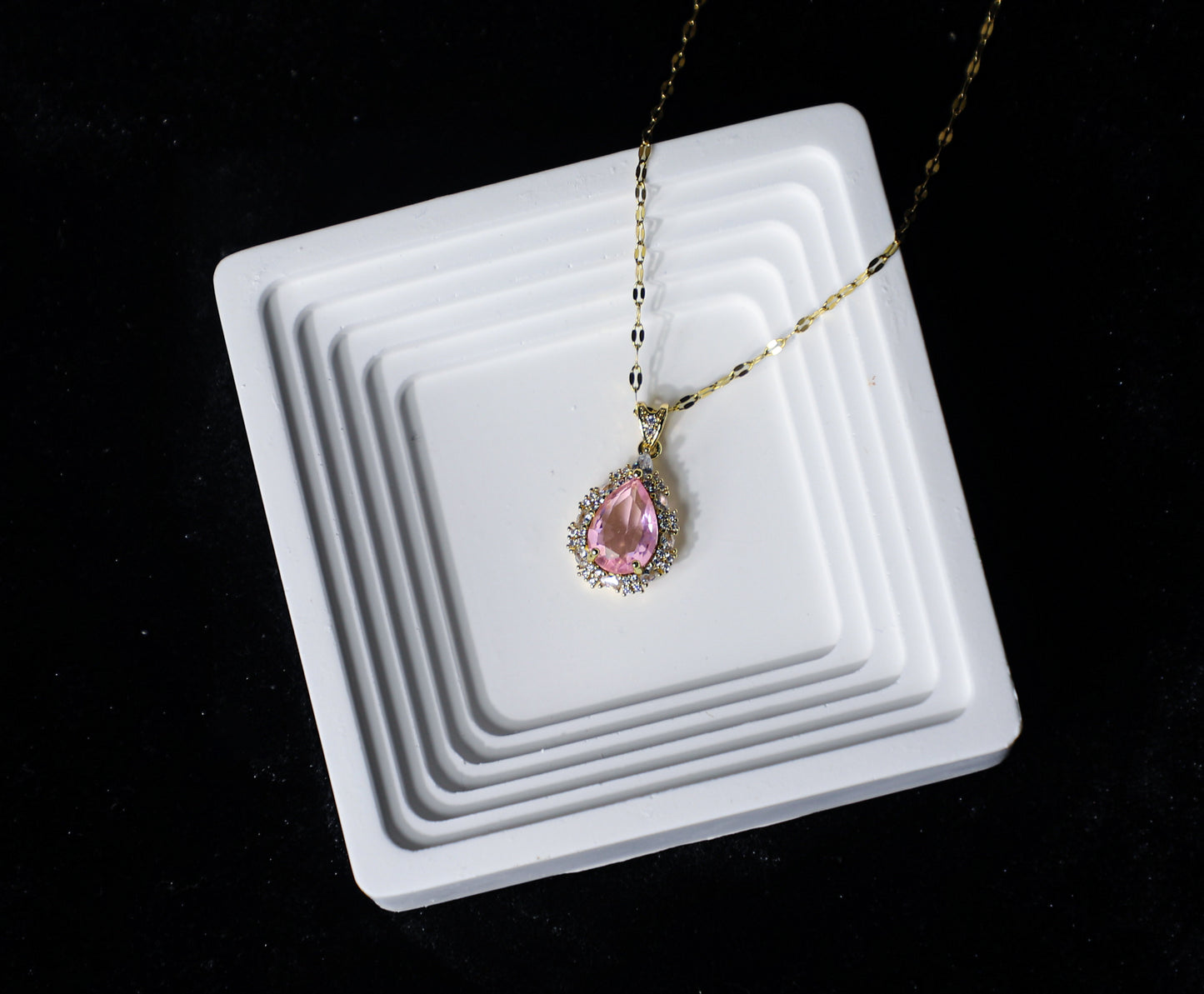 edoa Victorian Teardrop Vintage Halo Necklace