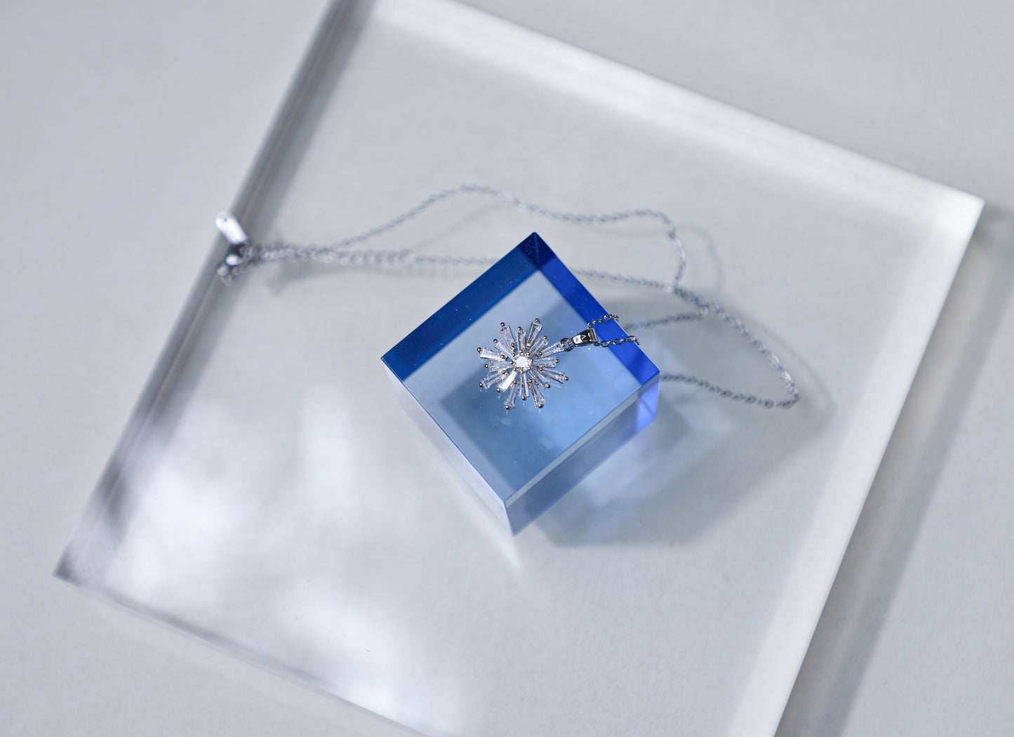 edoa Ethereal Snowflake Diamond Necklace