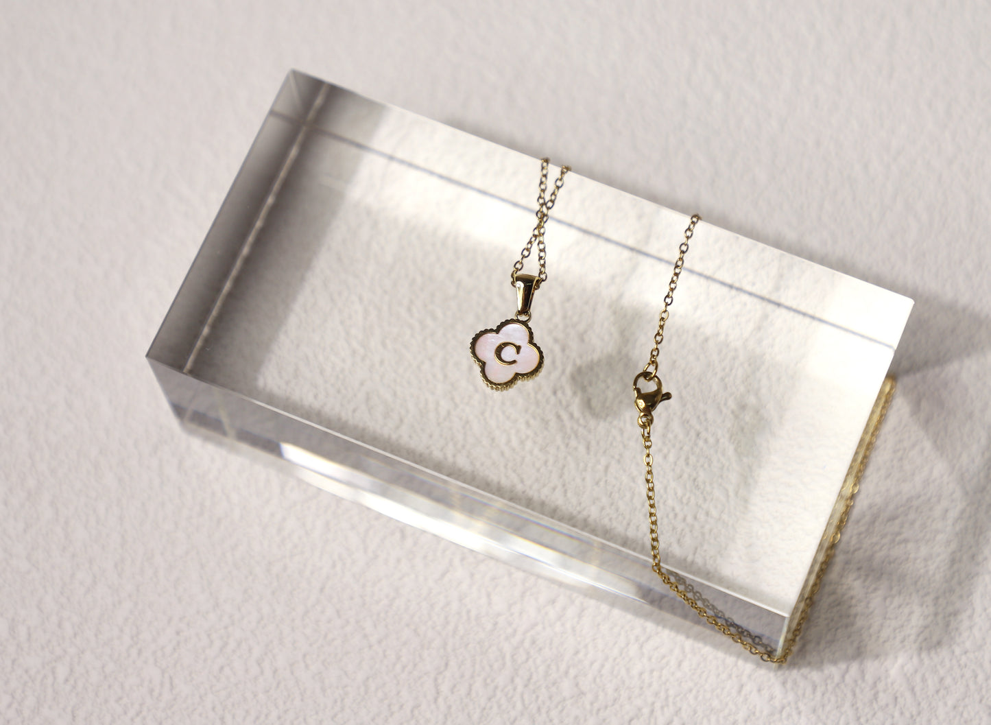Pearl Clover Letter Necklace ne0007
