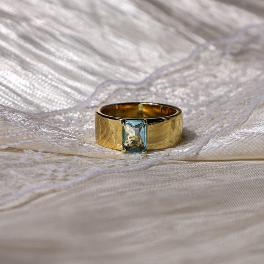 edoa Modern Bold Gold Aquamarine Ring