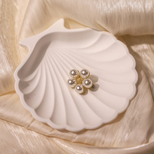 edoa Minimalist Pearl Brooch