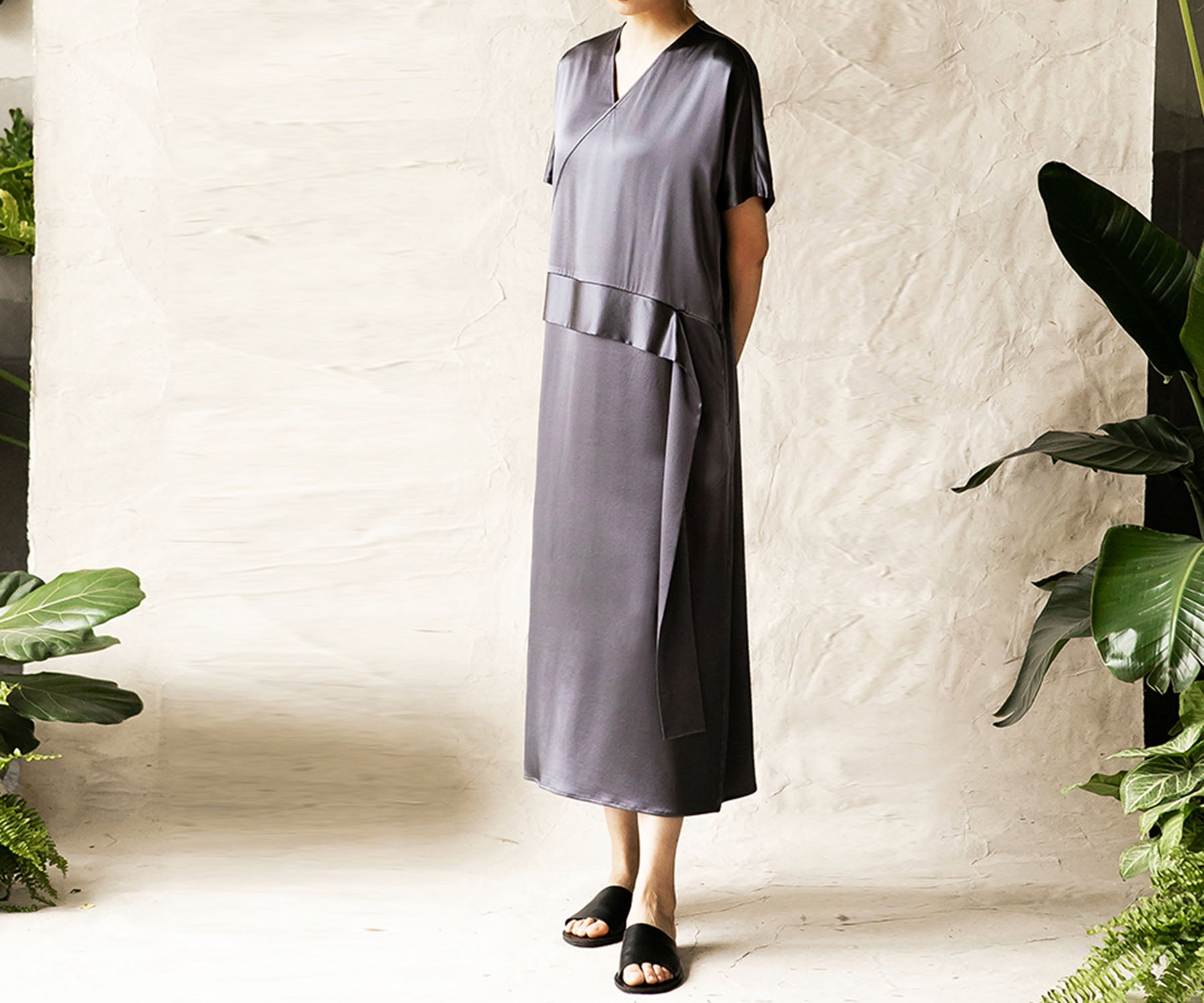 edoa Heavy Weight Silk Charmeuse V-neck Dress