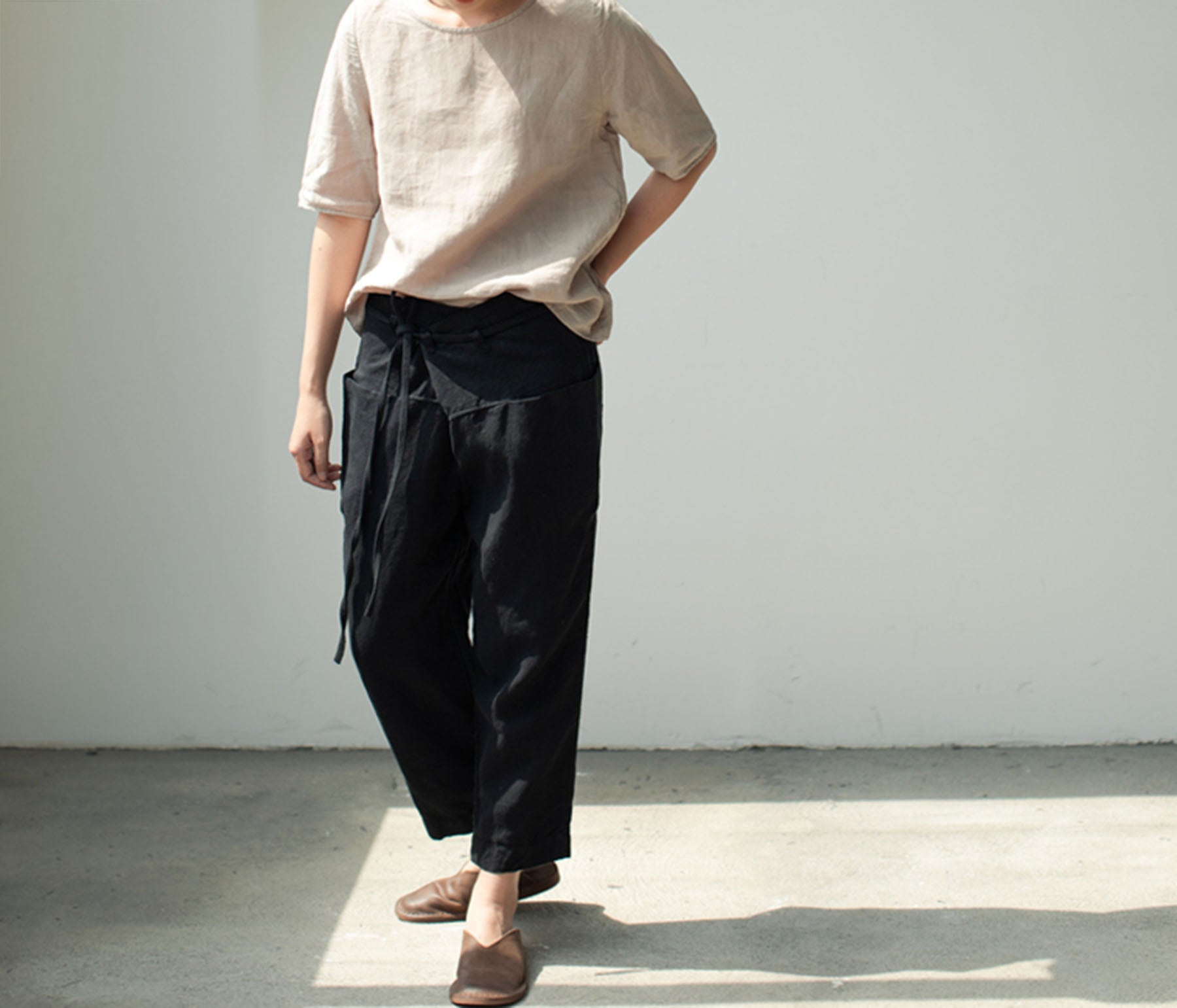 edoa Loose Fitting Pleated Linen Pants