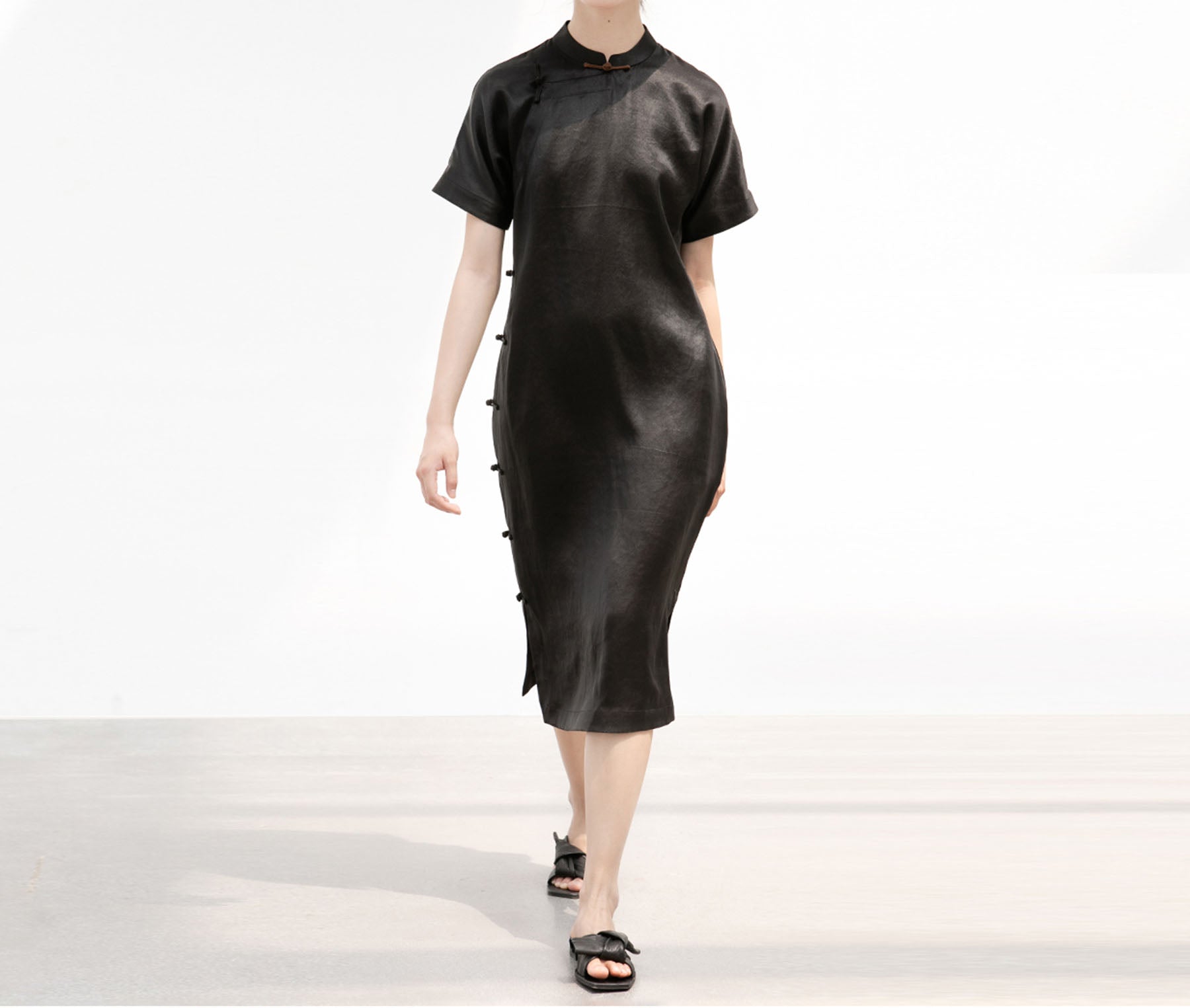 edoa Mud Silk Charmeuse Short Sleeves Qipao