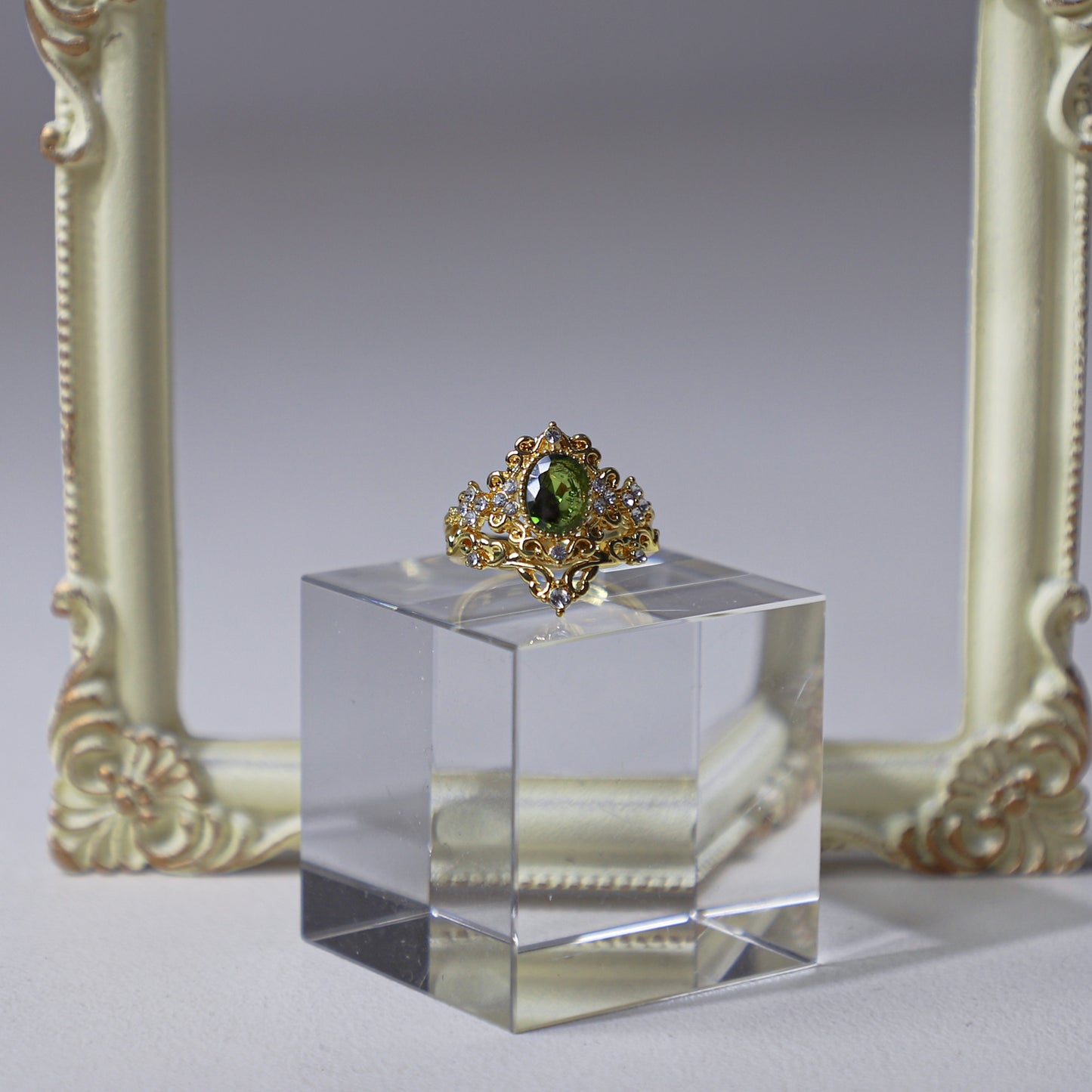 edoa Royal Style Nesting Oval Peridot Ring Set
