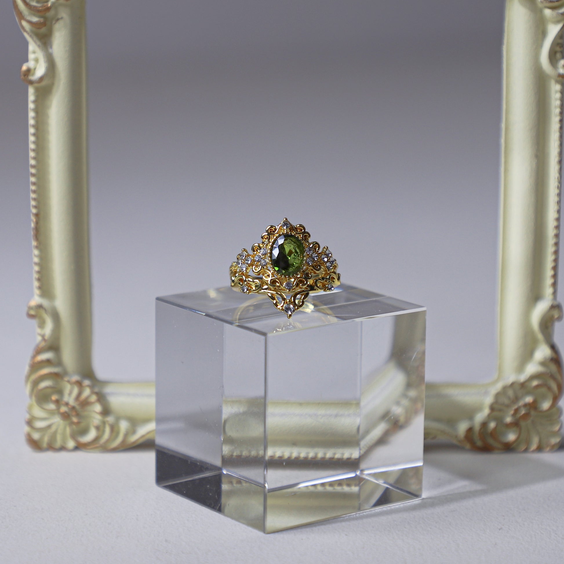 edoa Royal Style Nesting Oval Peridot Ring Set
