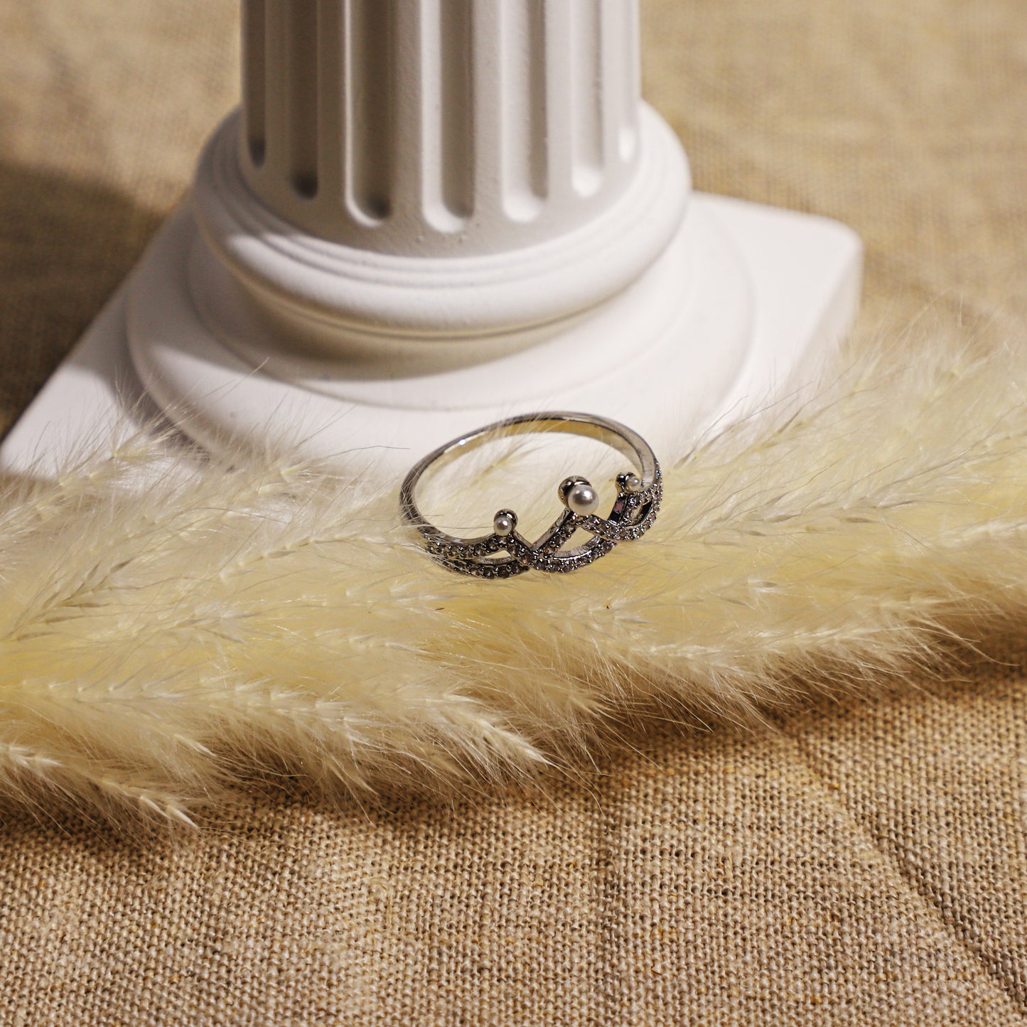edoa Dainty Pearl Crown Minimalist Silver Ring
