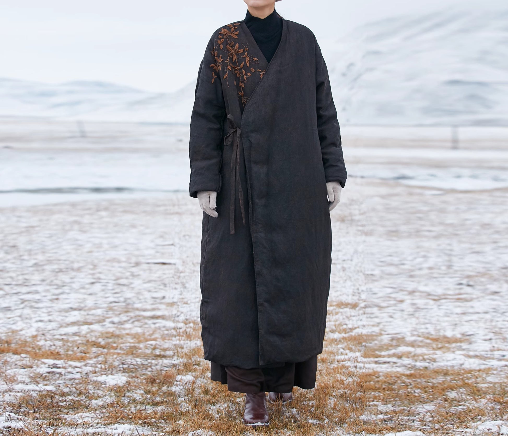 edoa Mud Silk Spun Hanfu Goose Down Coat with Hand Embroidery