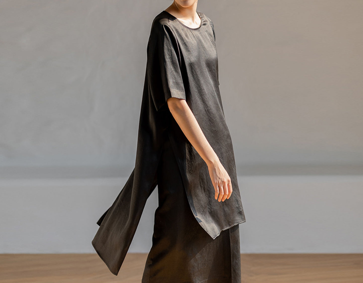 edoa Loose Fitting Mud Silk Crepe Satin Tunic