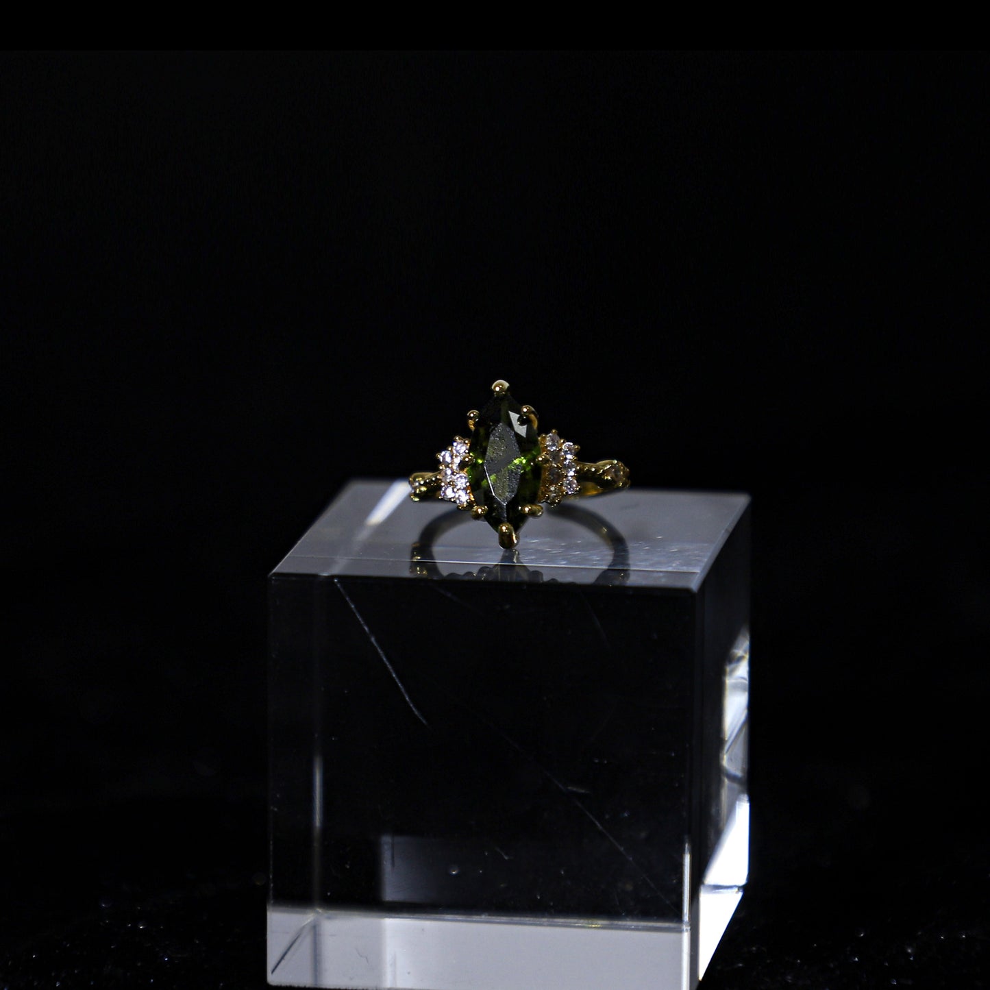 edoa Marquise Peridot Forest Ring