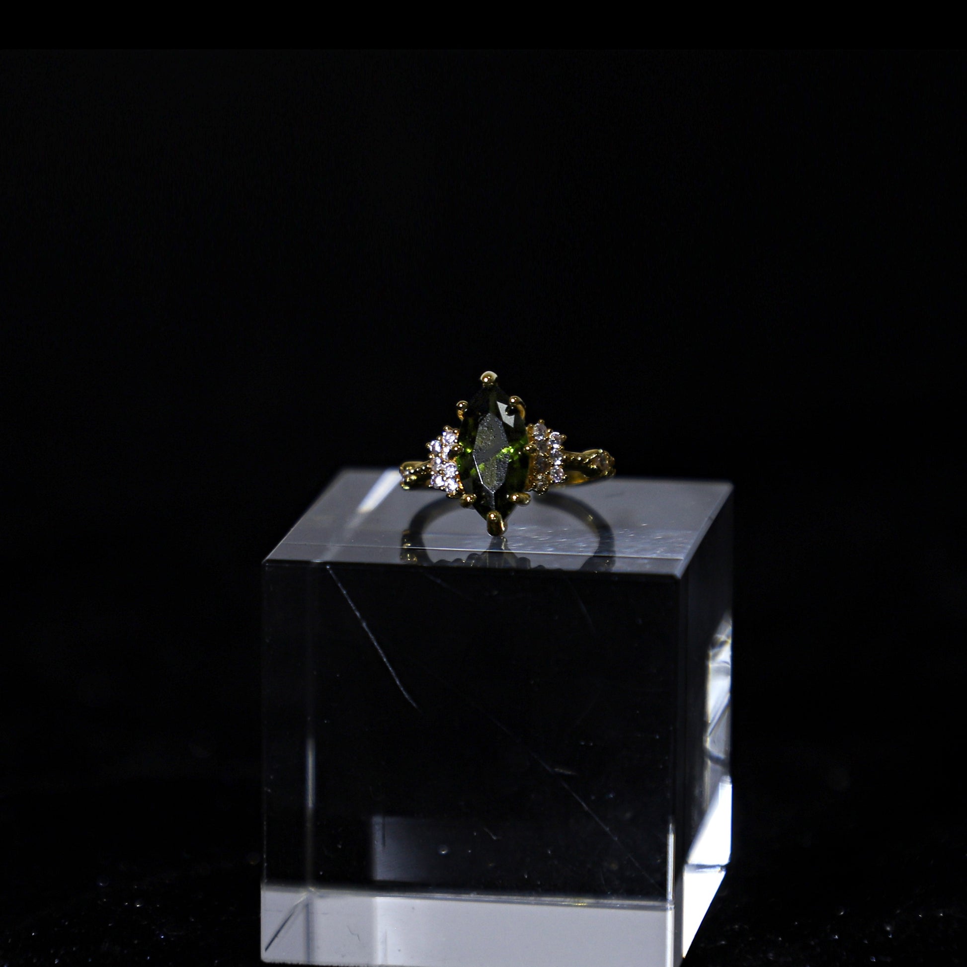 edoa Marquise Peridot Forest Ring