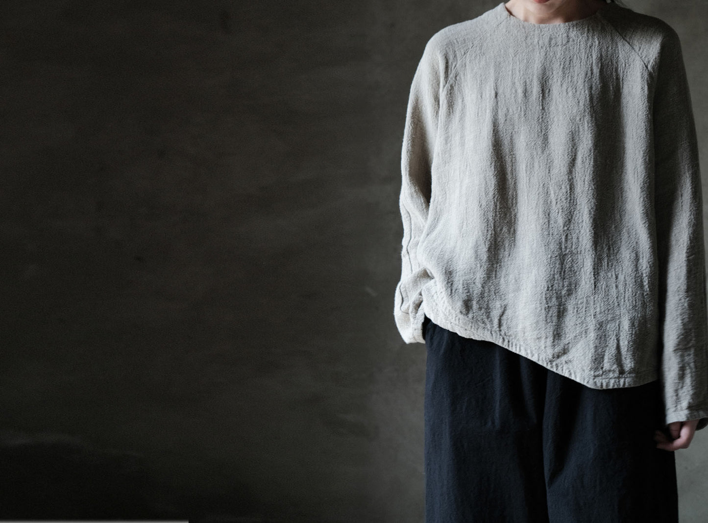 edoa Flaxl Linen Asymmetric Long Sleeve Top