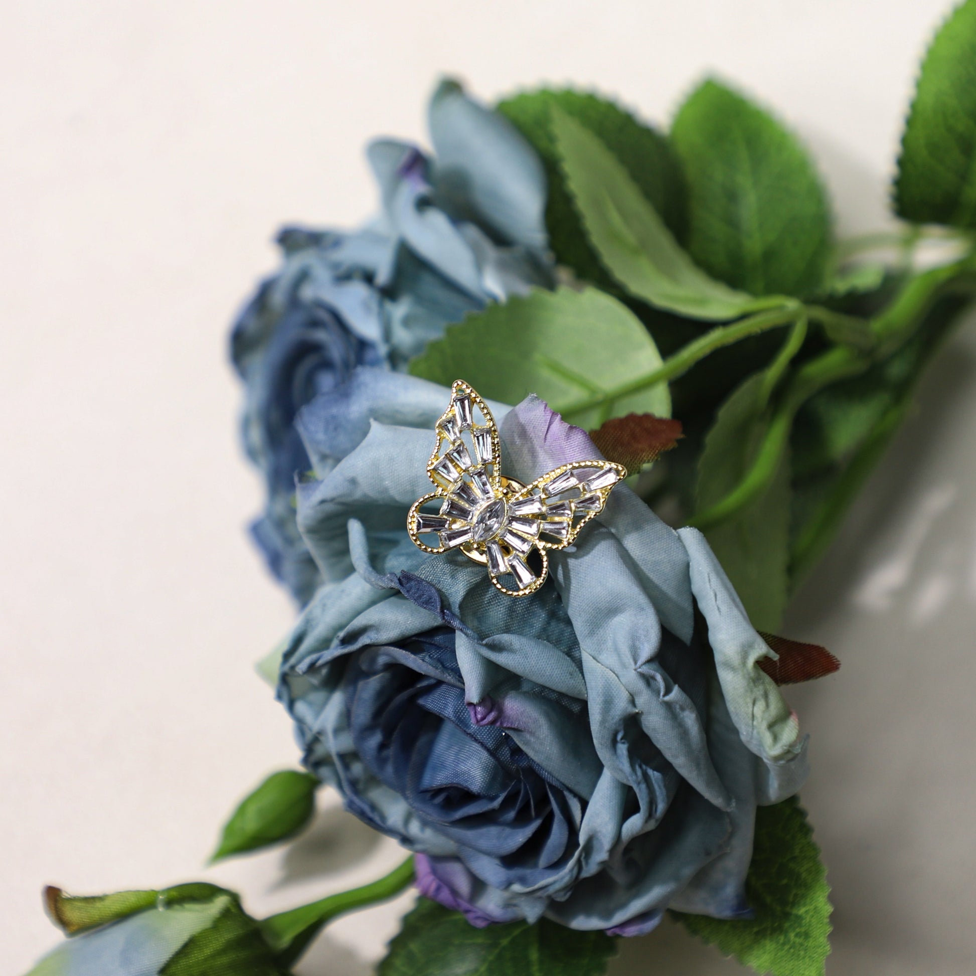 edoa Dainty Minimalist Diamond Butterfly Brooch