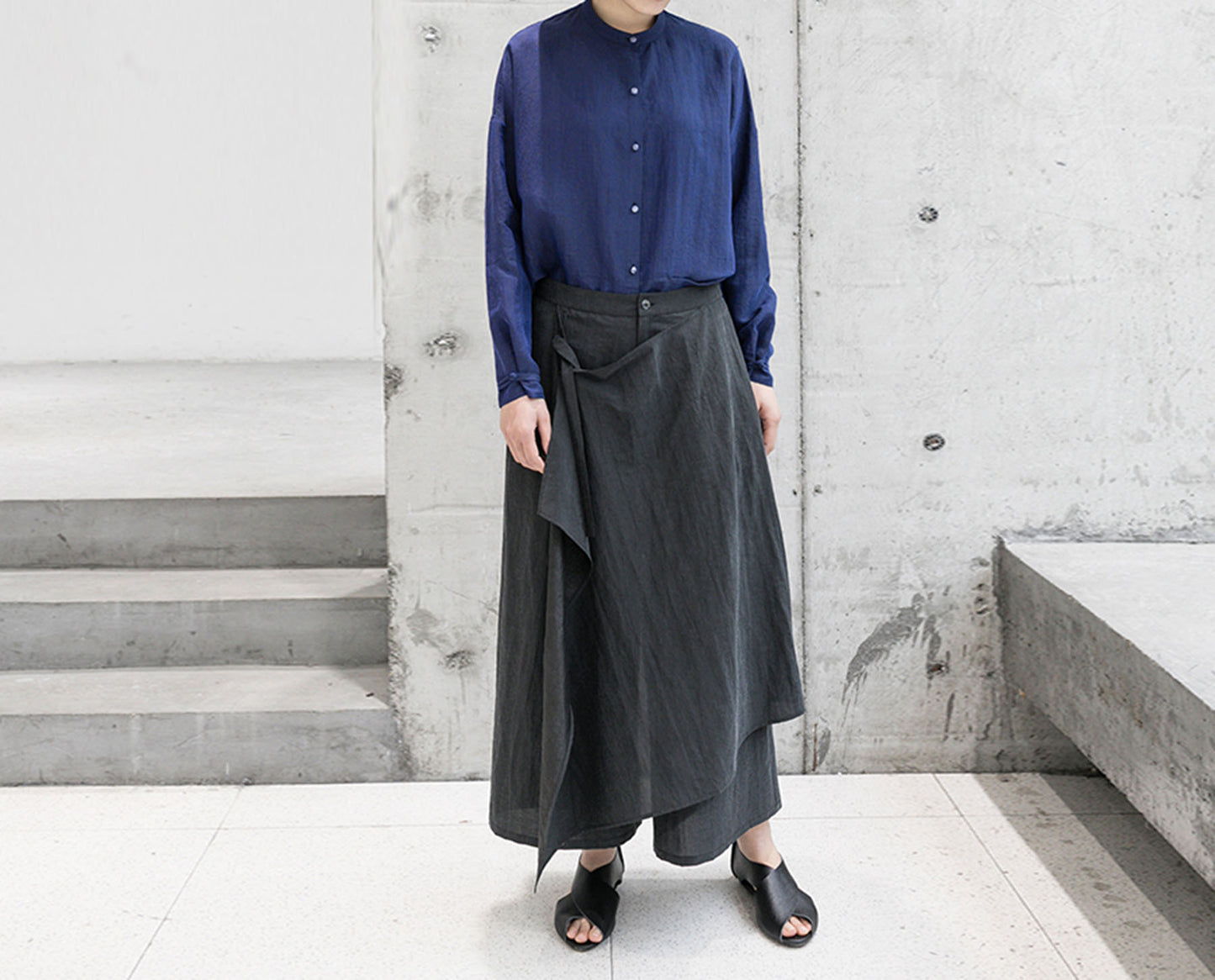 edoa Cracked Mud Silk Crop Apron Pants