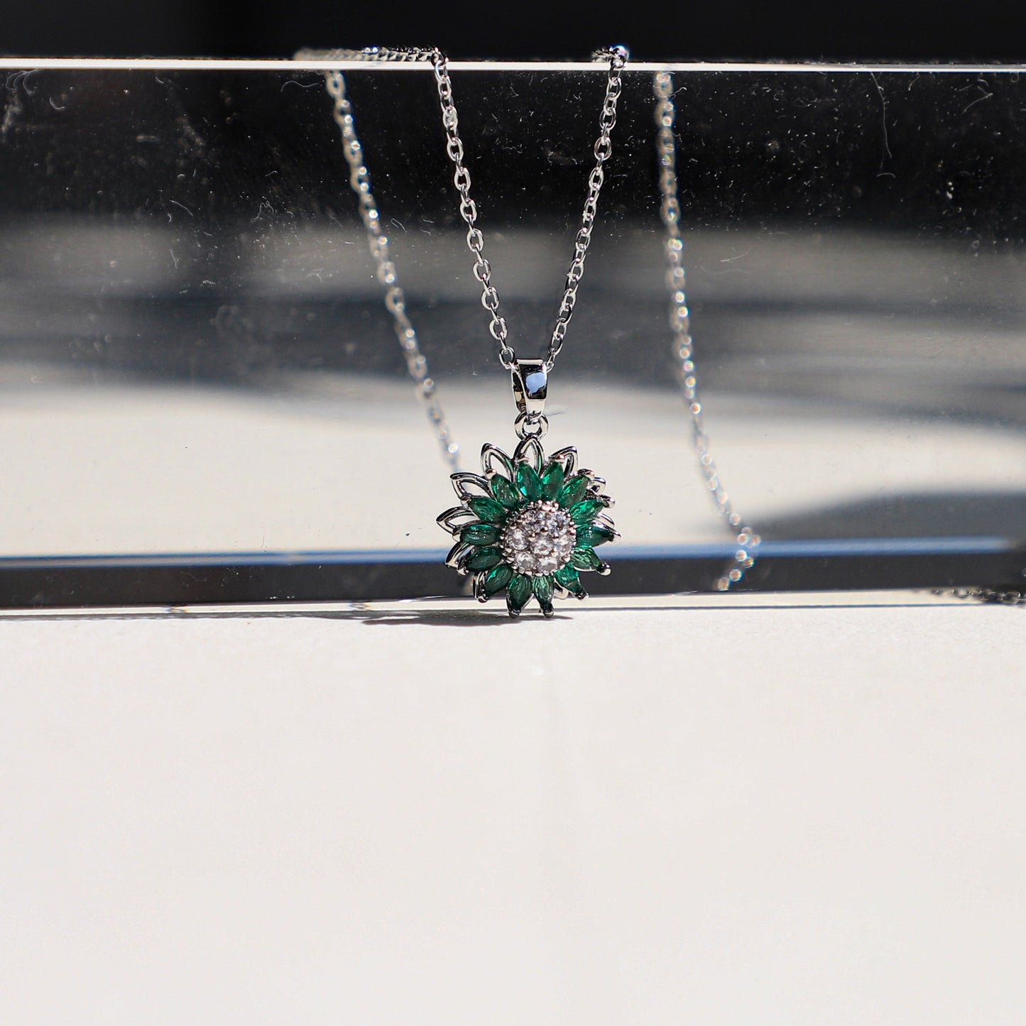 edoa Minimalist Spin Sunflower Emerald Necklace