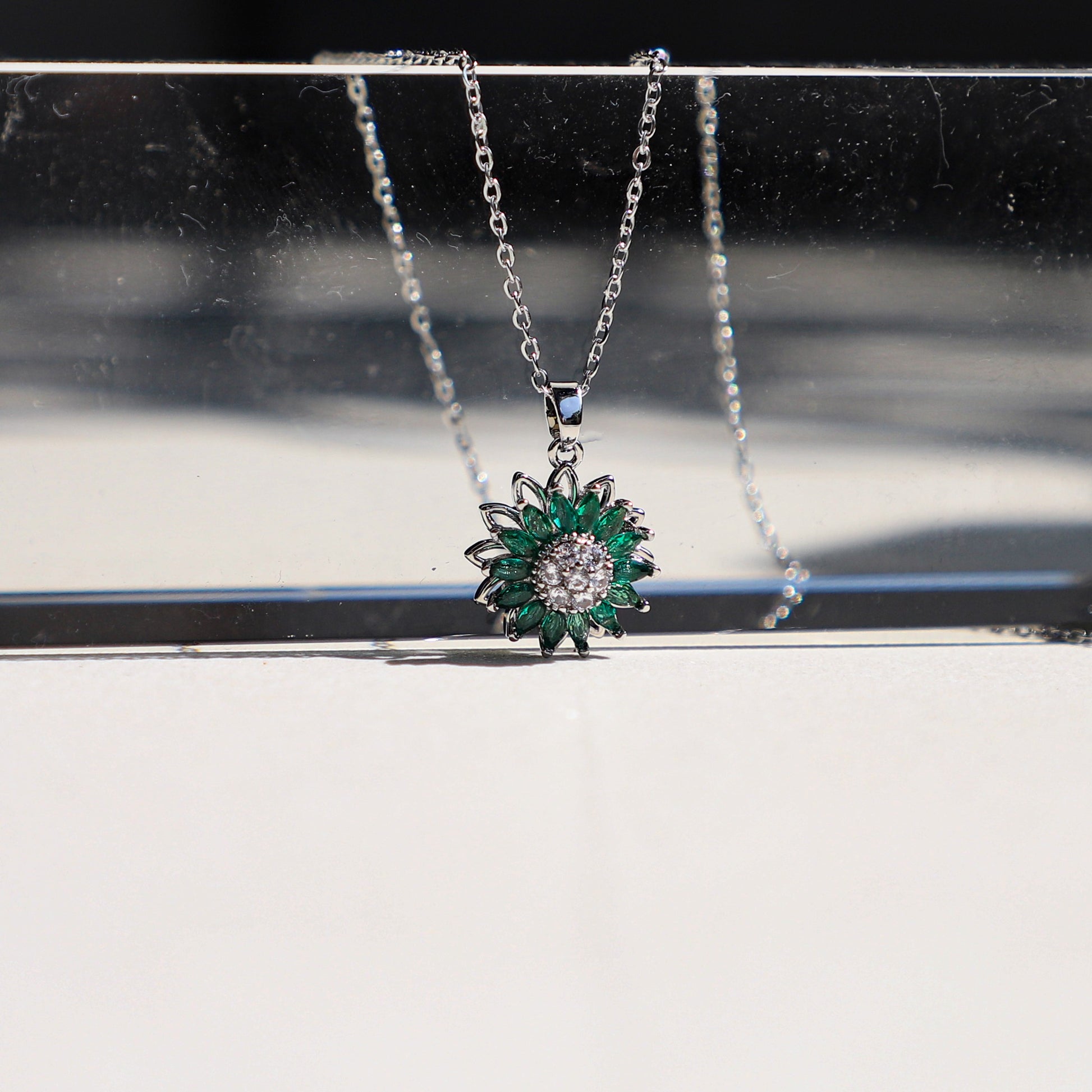 edoa Minimalist Spin Sunflower Emerald Necklace