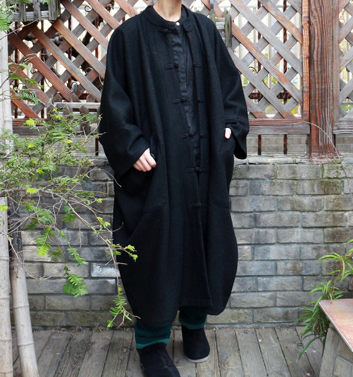 edoa Black Loop-Yarns Wool Oversized Coat