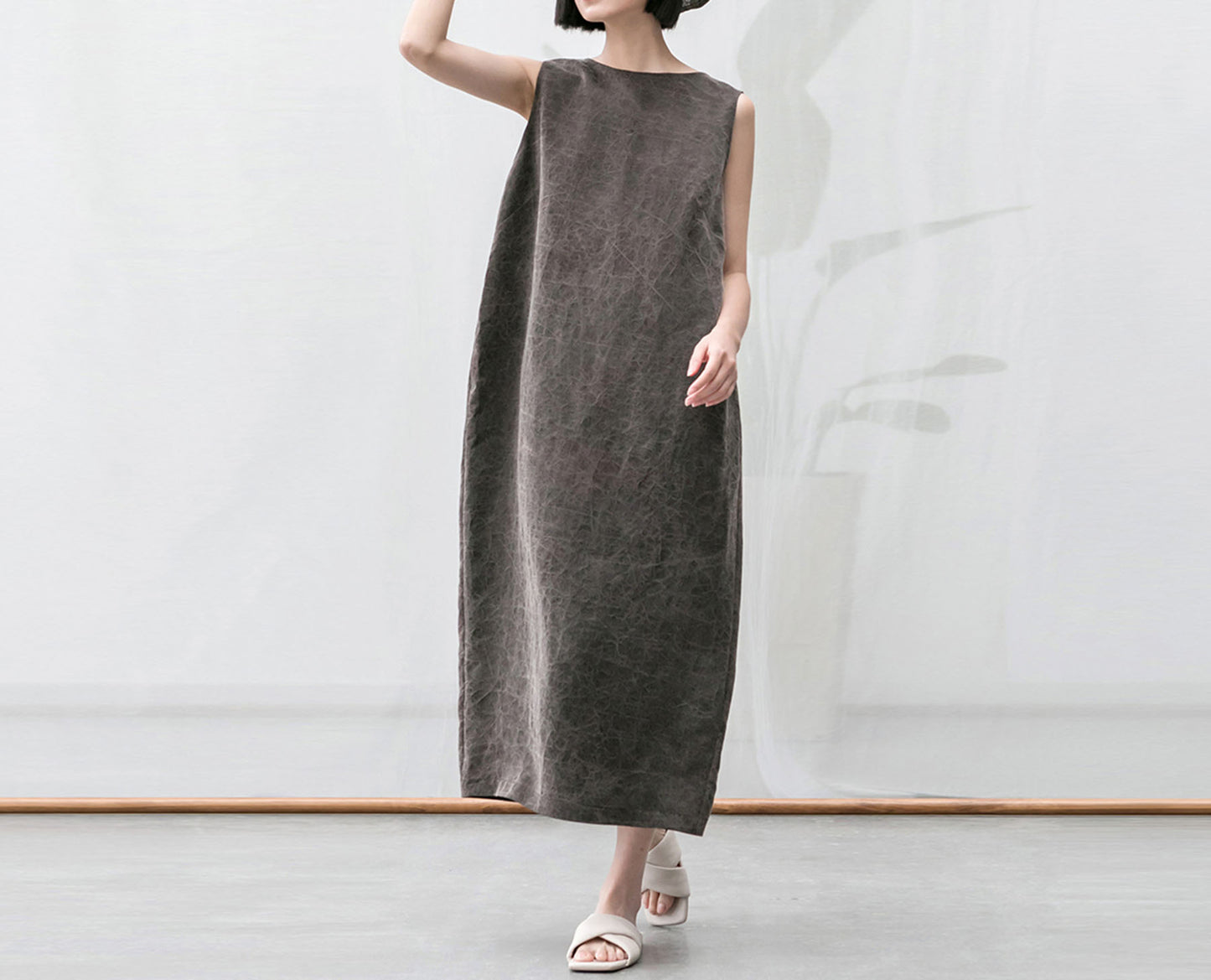 edoa Cracked Mud Silk Sleeveless Coccon Dress