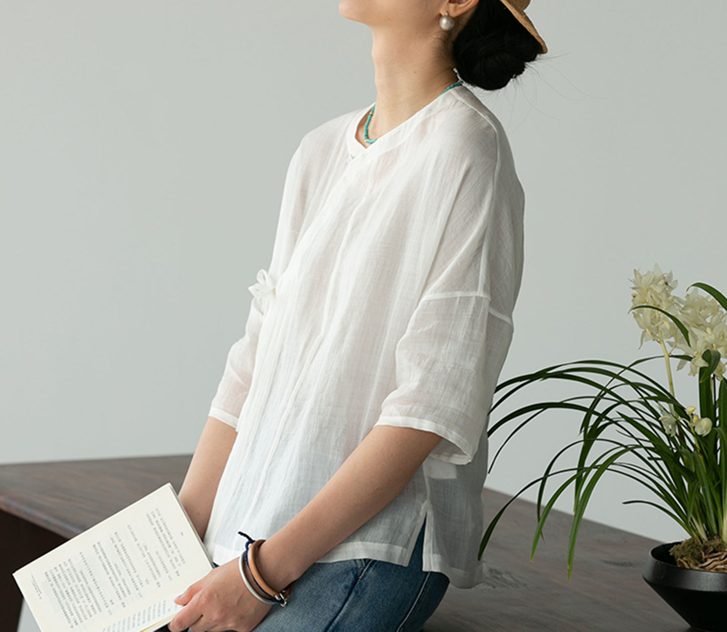 edoa Simple White Ramie Blouse