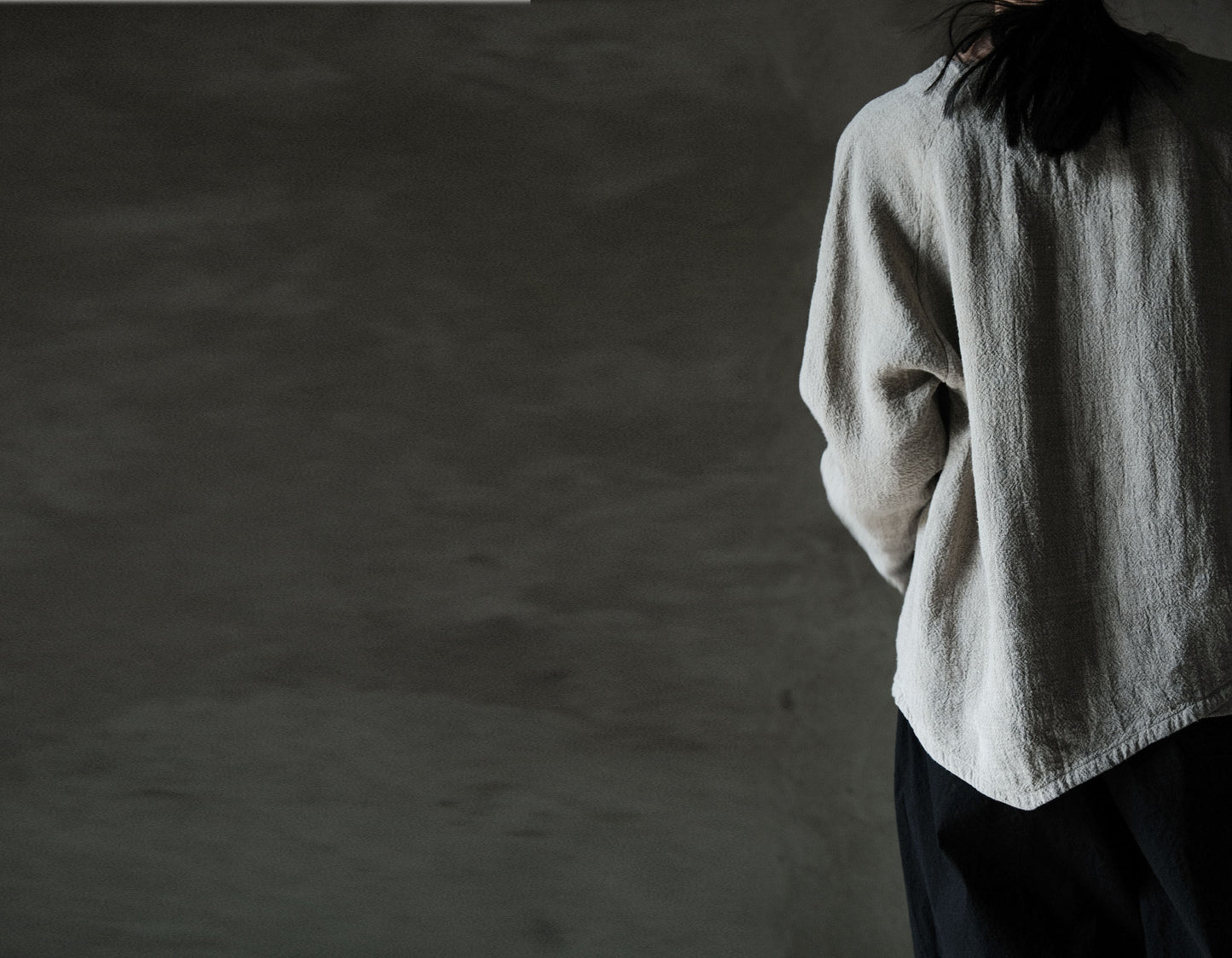 edoa Flaxl Linen Asymmetric Long Sleeve Top