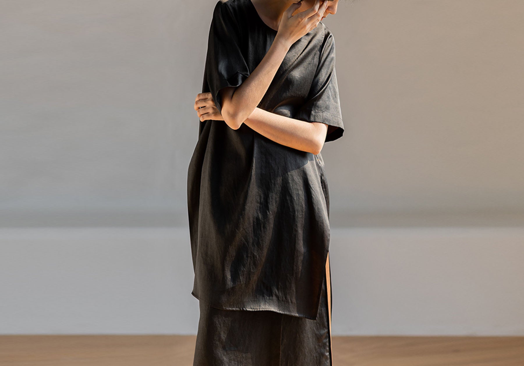 edoa Loose Fitting Mud Silk Crepe Satin Tunic