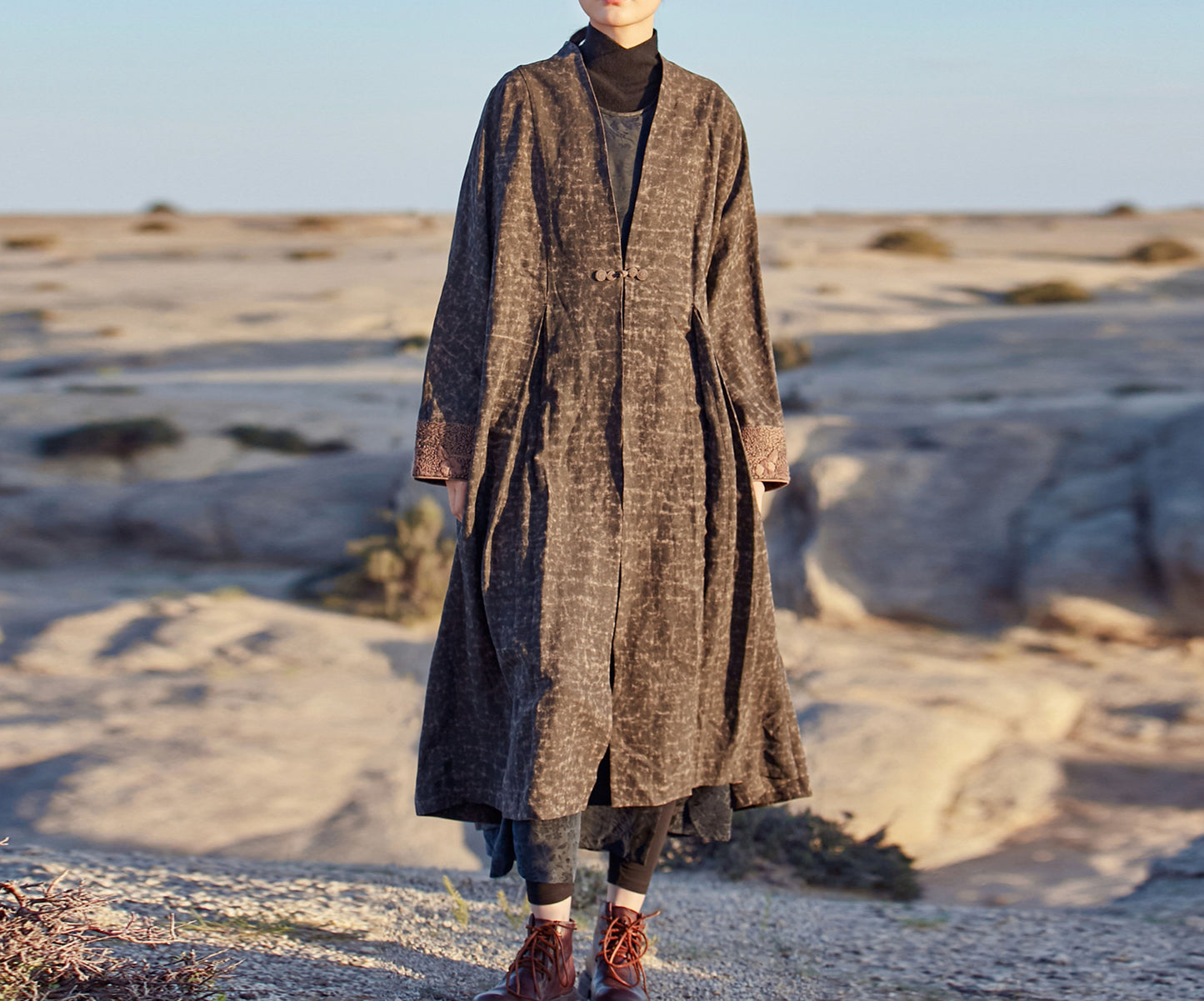 edoa Cracked Mud Silk Embroidered Duster 