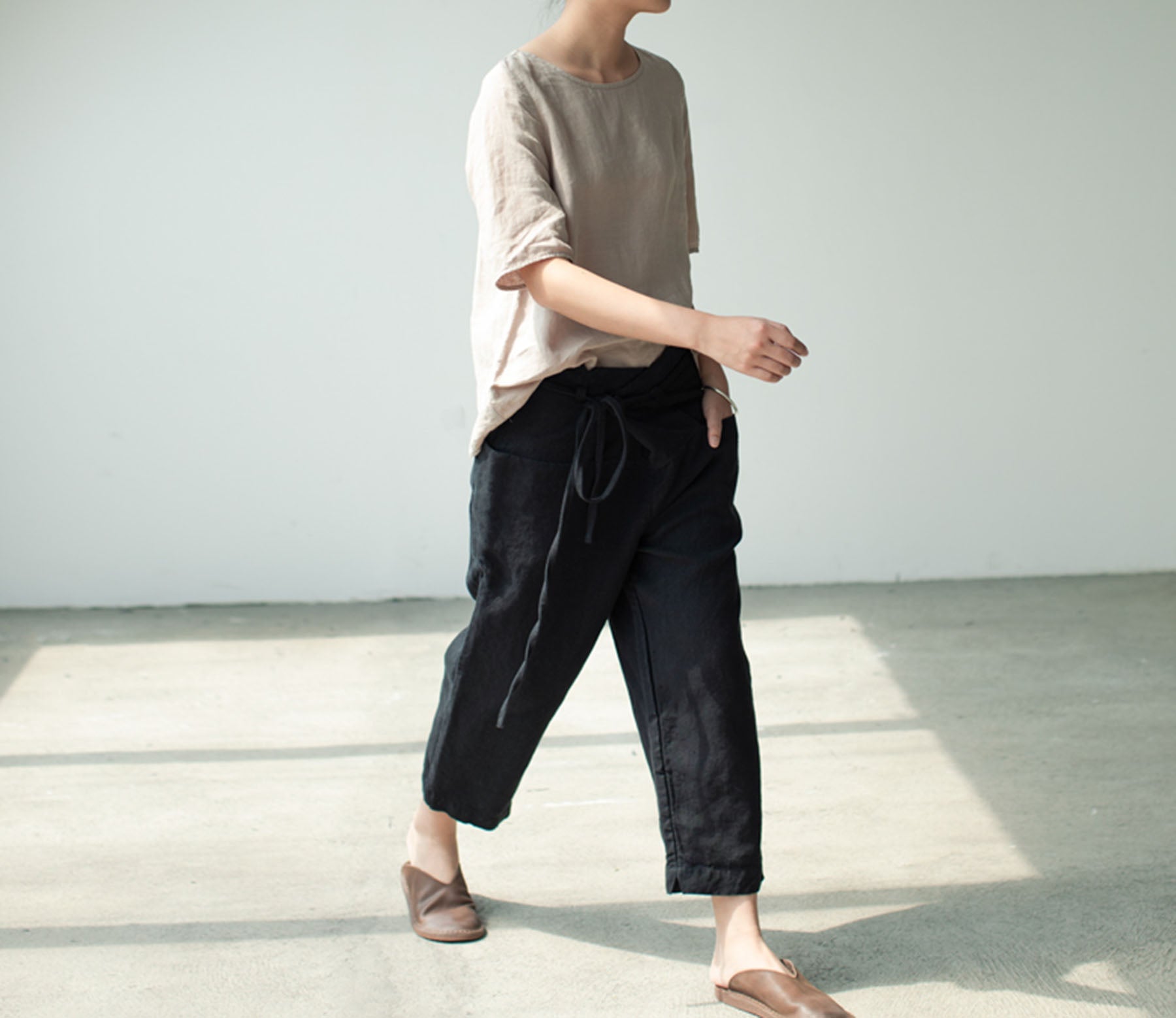 edoa Loose Fitting Pleated Linen Pants