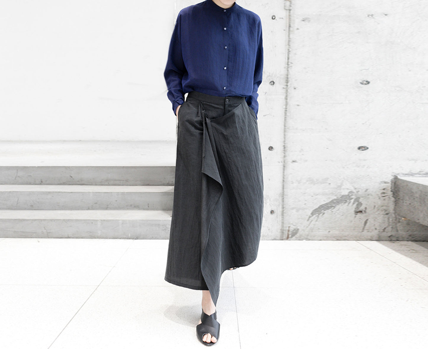 edoa Cracked Mud Silk Crop Apron Pants