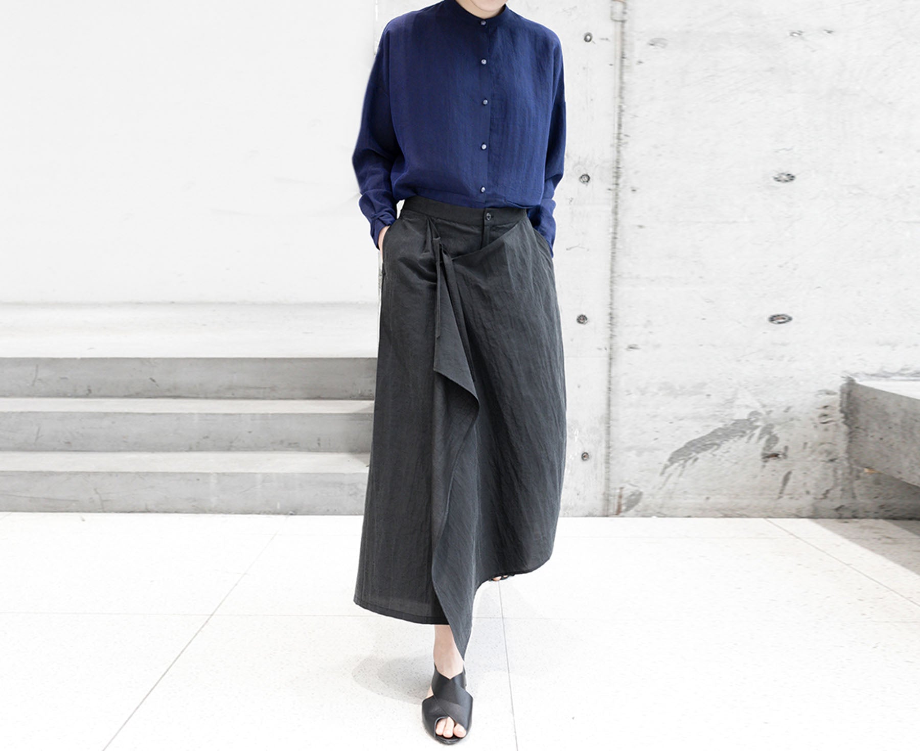 edoa Cracked Mud Silk Crop Apron Pants