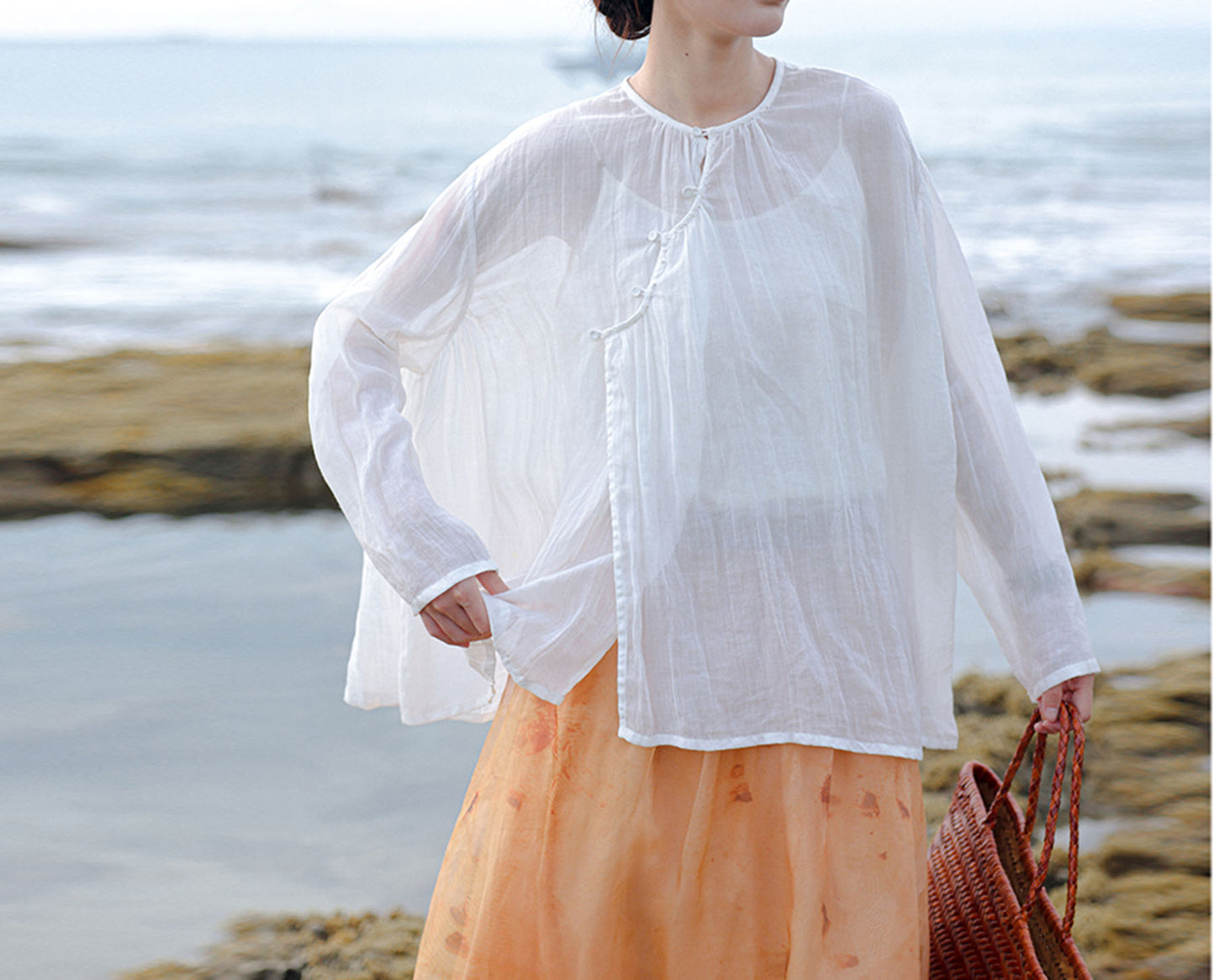 edoa Super Loose White Gathered Shirt
