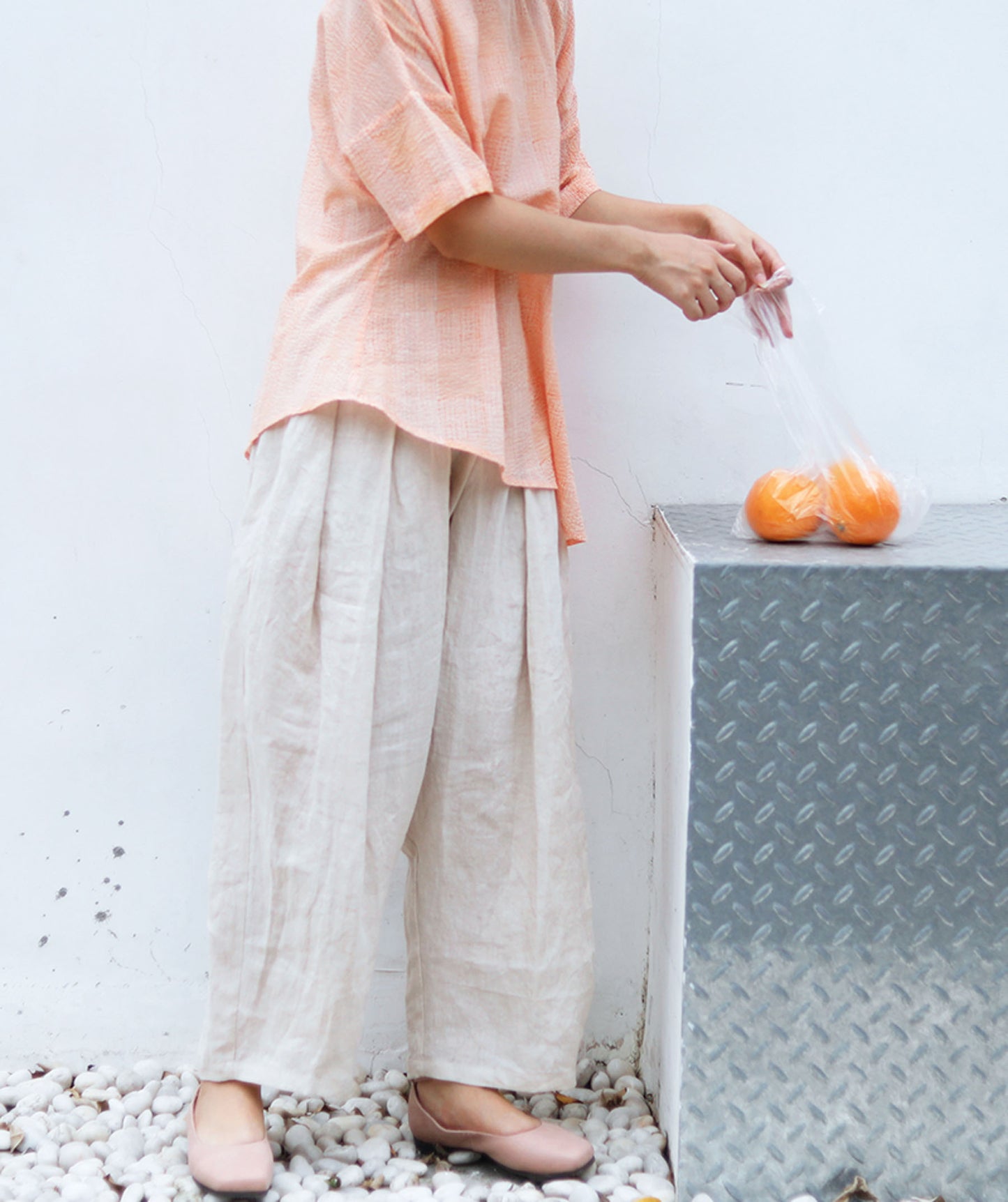 edoa Pleated Boyfriend Washed Linen Pants
