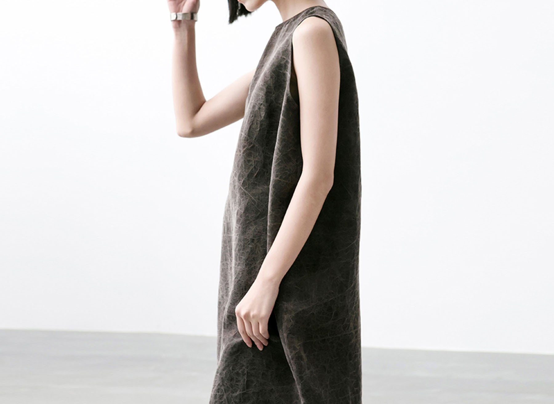 edoa Cracked Mud Silk Sleeveless Coccon Dress