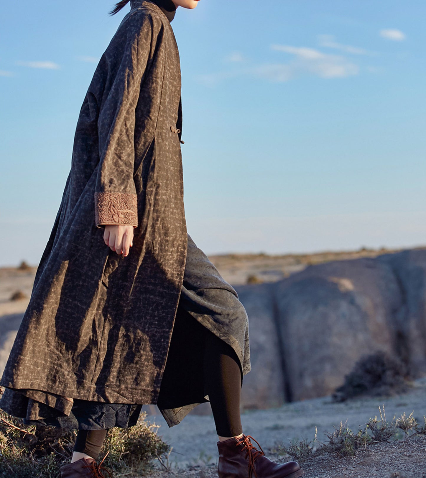 edoa Cracked Mud Silk Embroidered Duster 