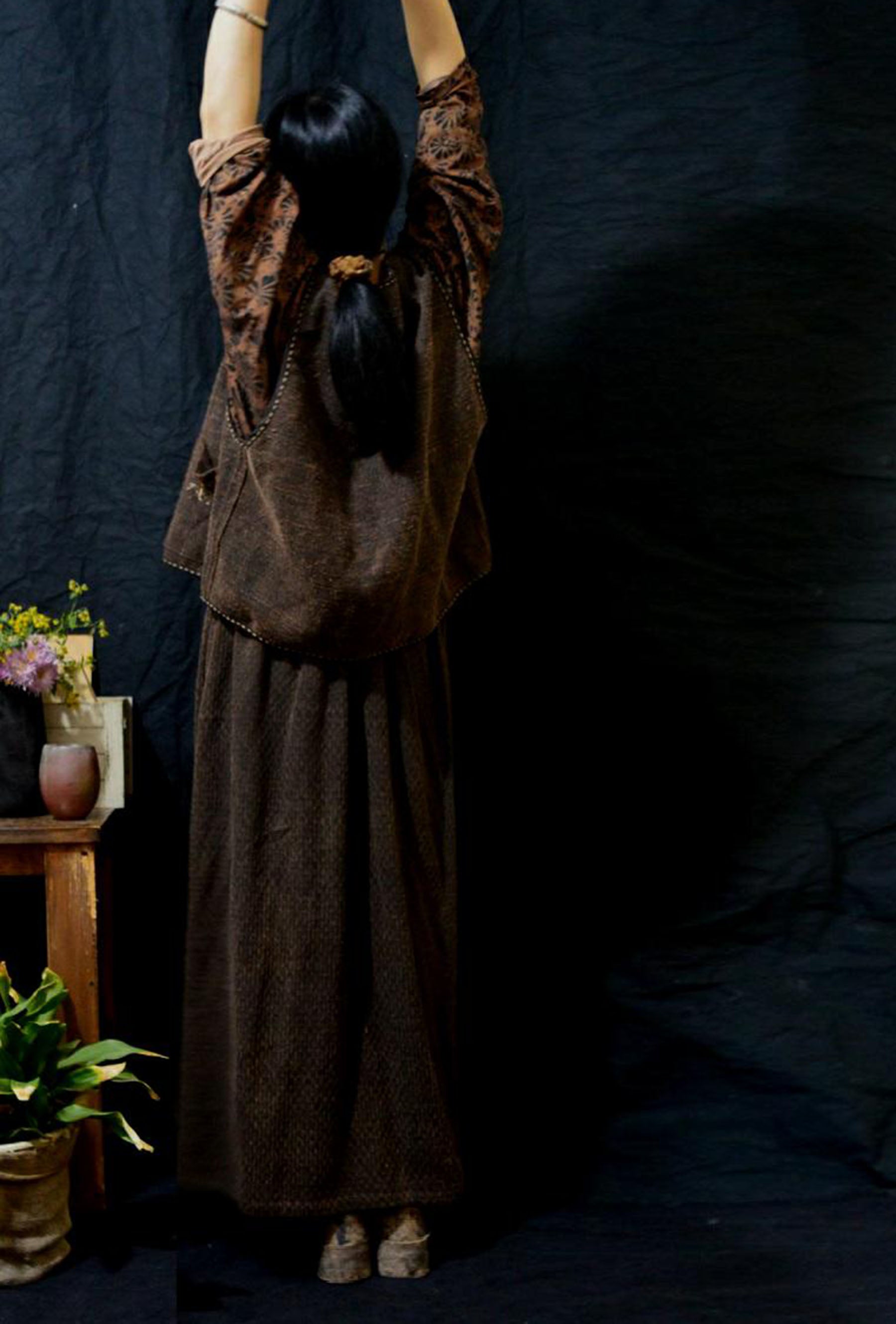 edoa Reversible Mud Hand Spun Tussah Silk V-neck Vest