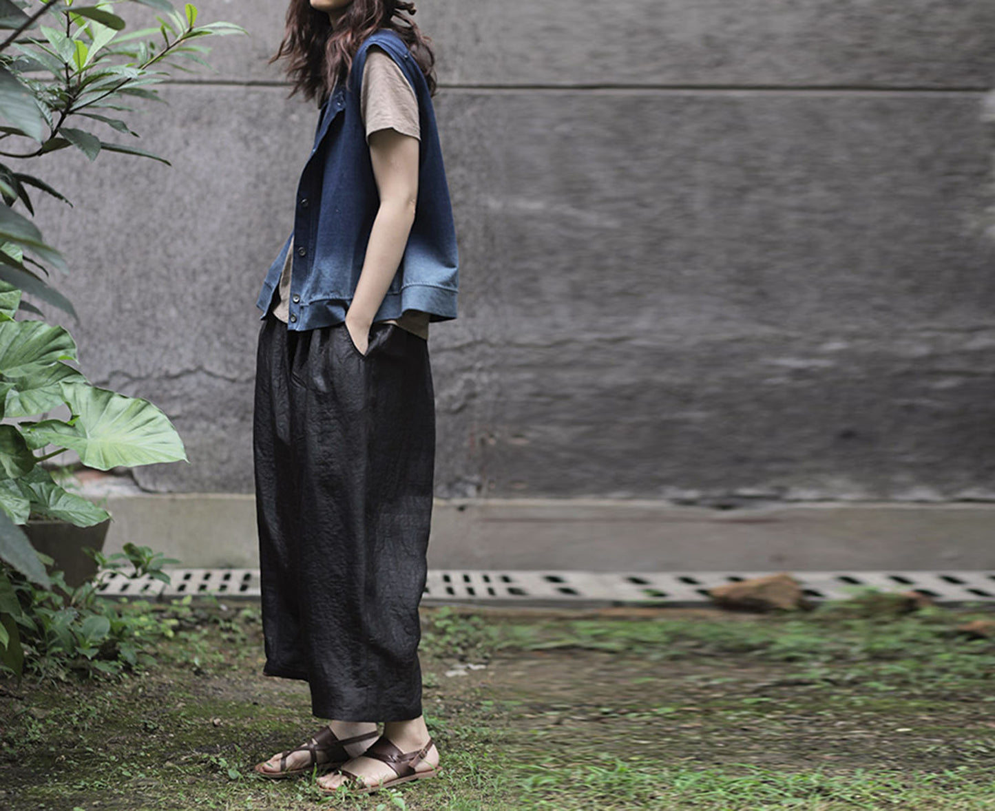 edoa Cracked Mud Silk Tapered Pants