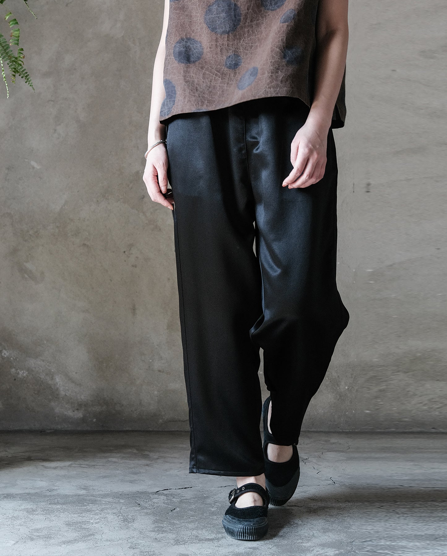 edoa Mud Silk Tapered Pants