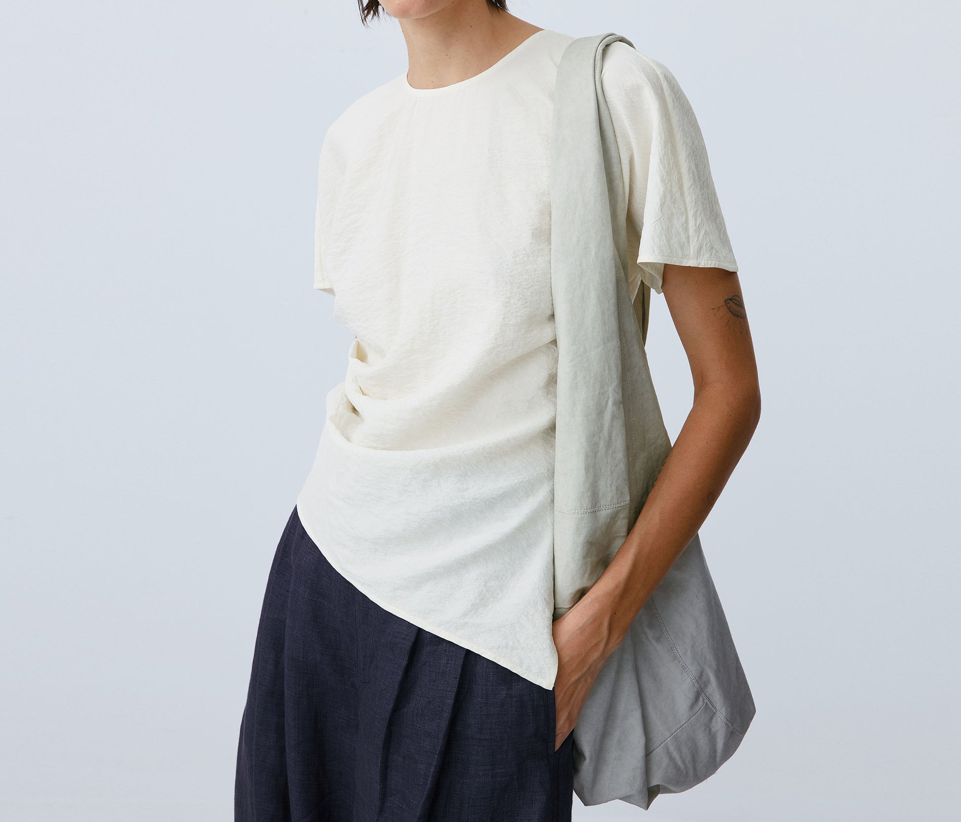 edoa Dry Silk Asymmetrical Shirt 