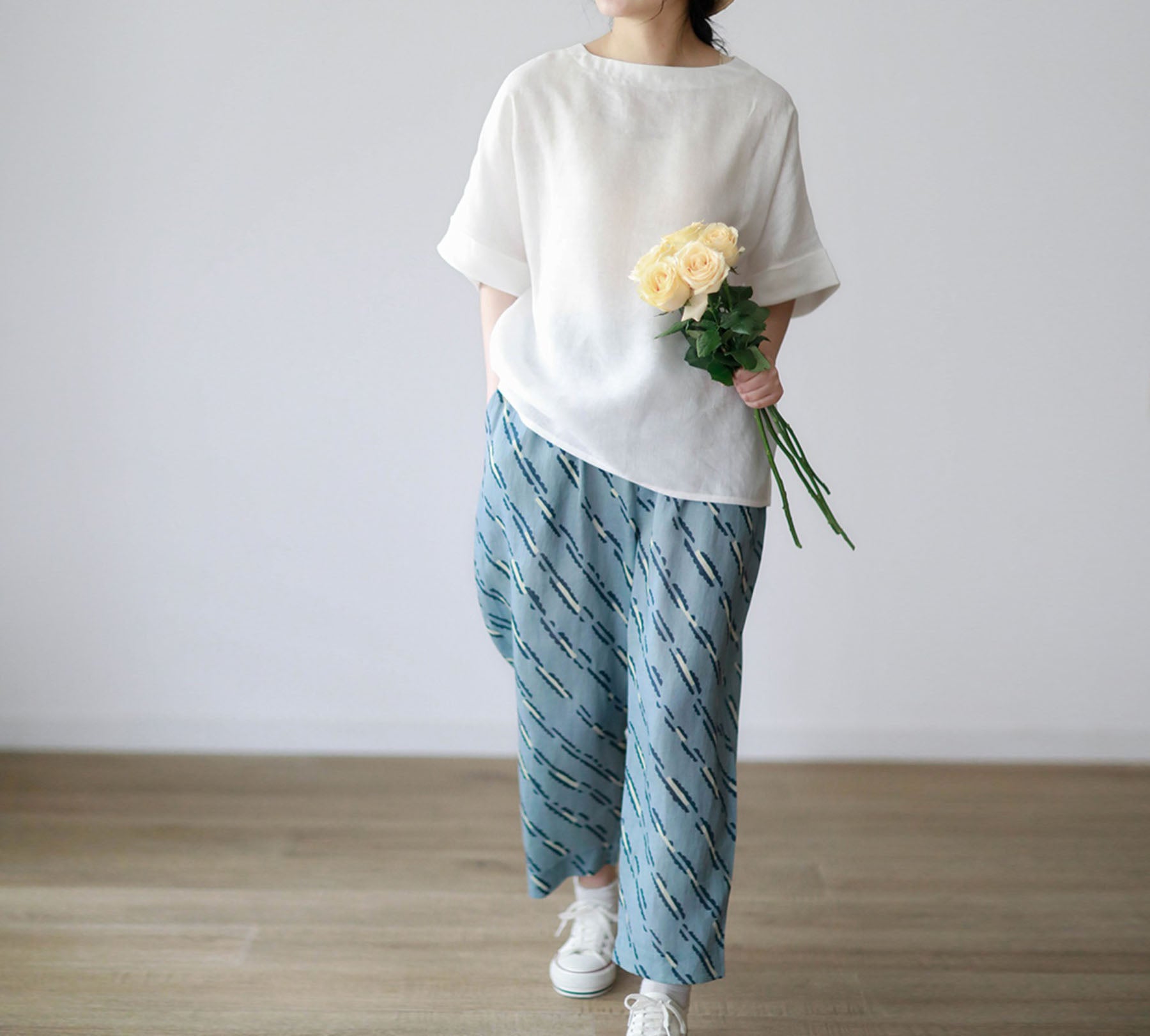 edoa Minimalist White Linen Top