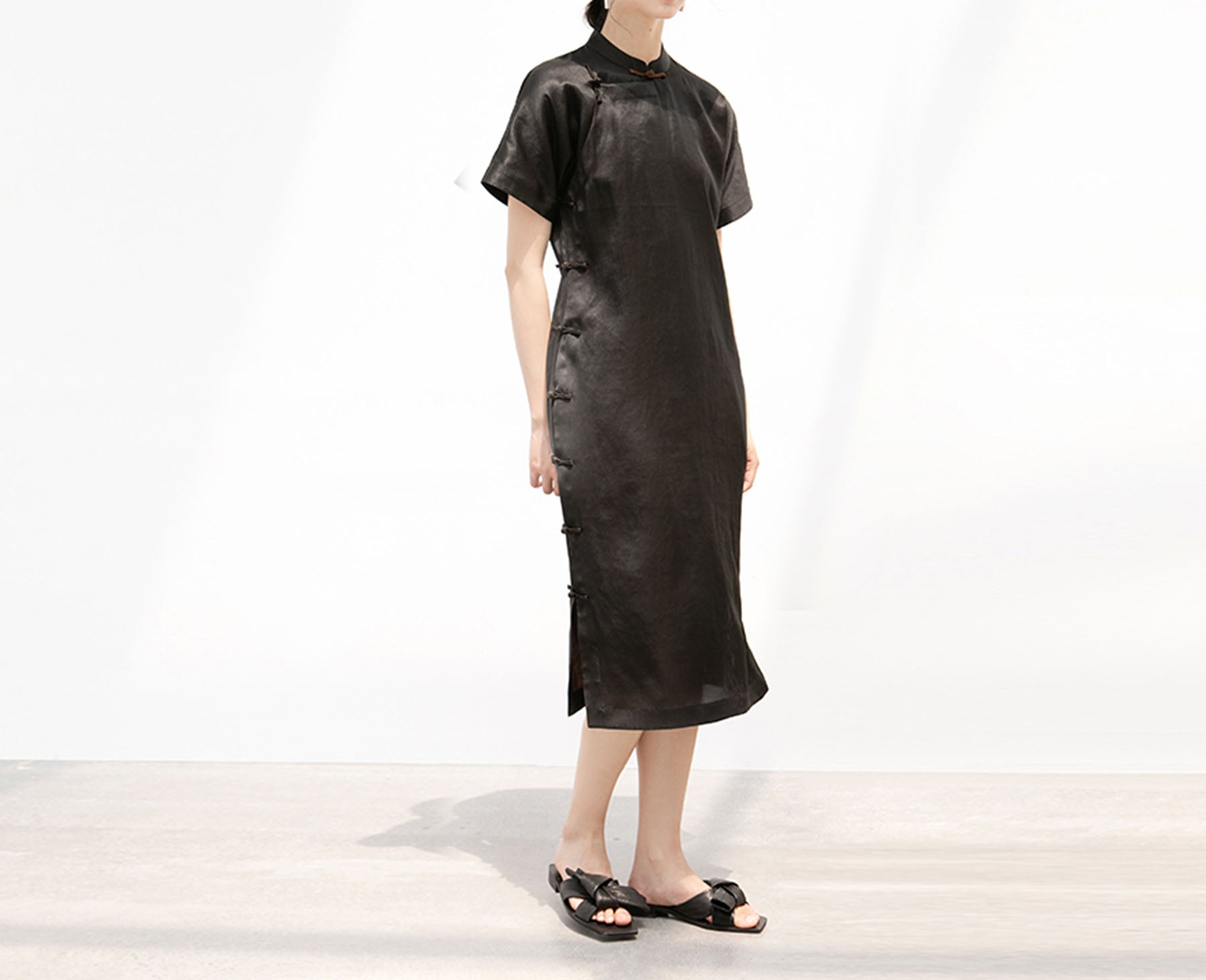 edoa Mud Silk Charmeuse Short Sleeves Qipao