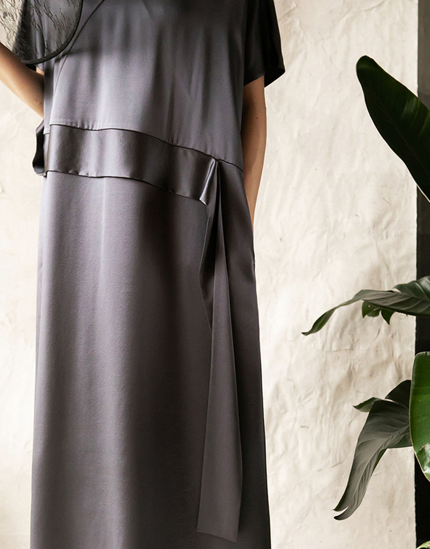 edoa Heavy Weight Silk Charmeuse V-neck Dress