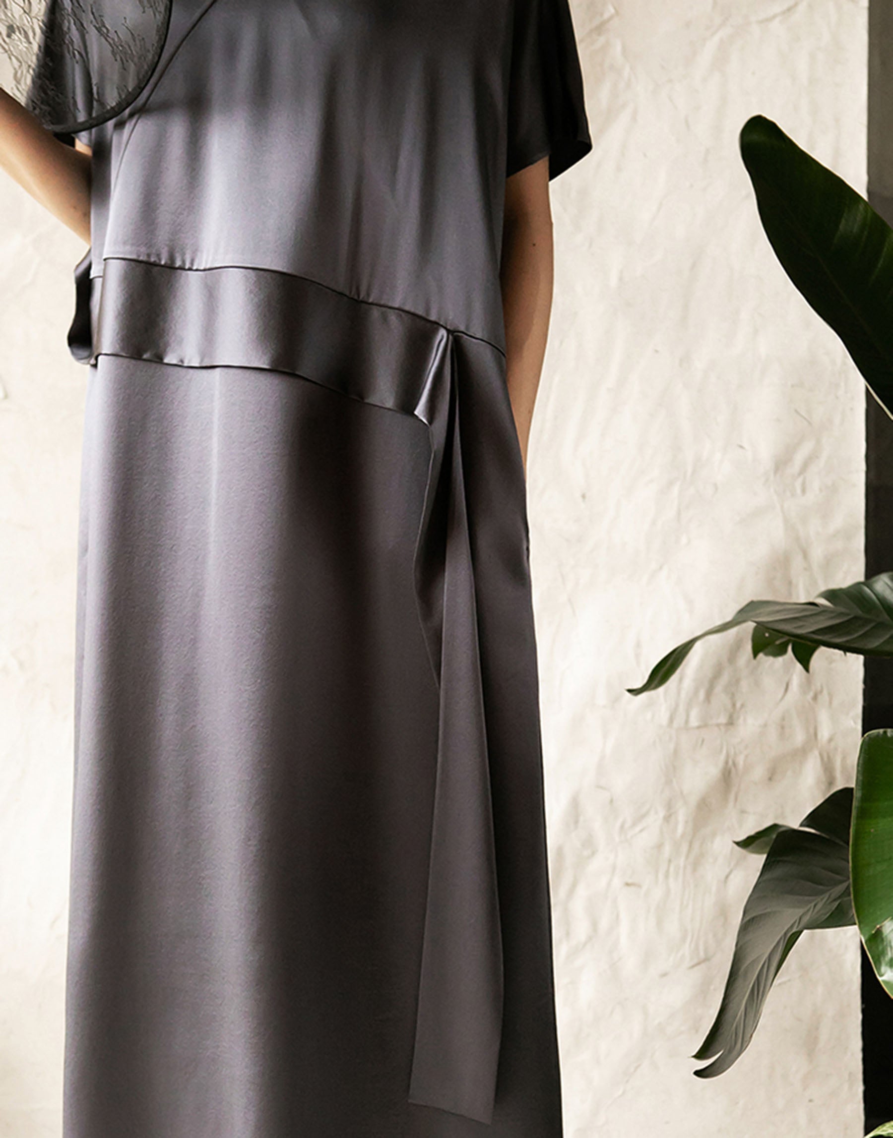 edoa Heavy Weight Silk Charmeuse V-neck Dress