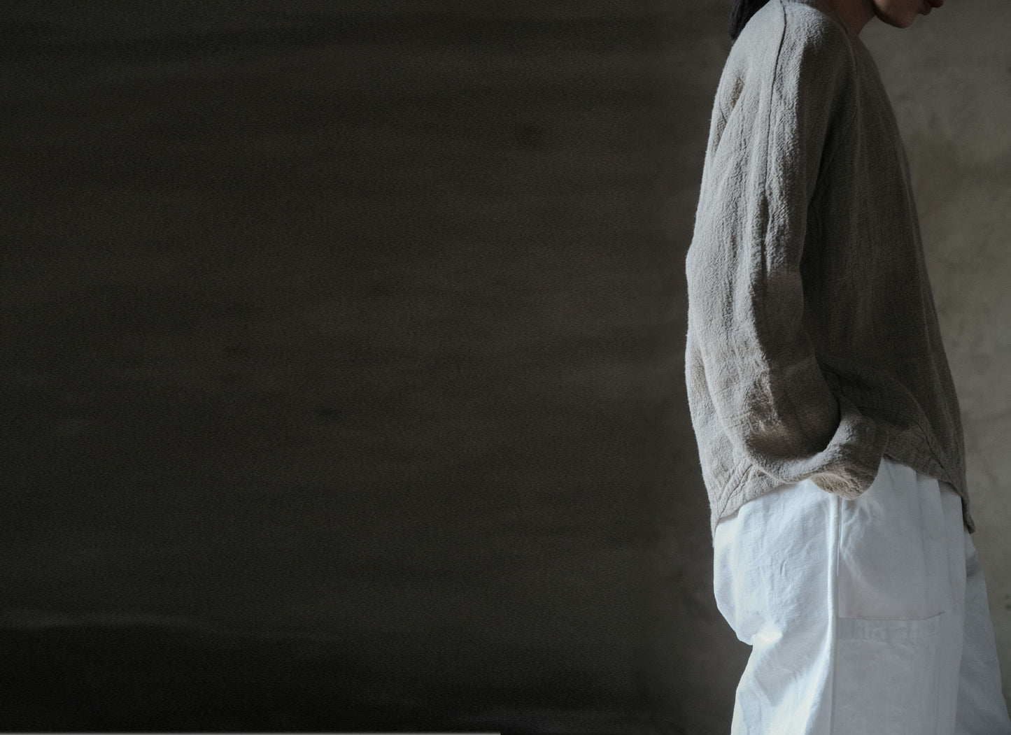 edoa Flaxl Linen Asymmetric Long Sleeve Top