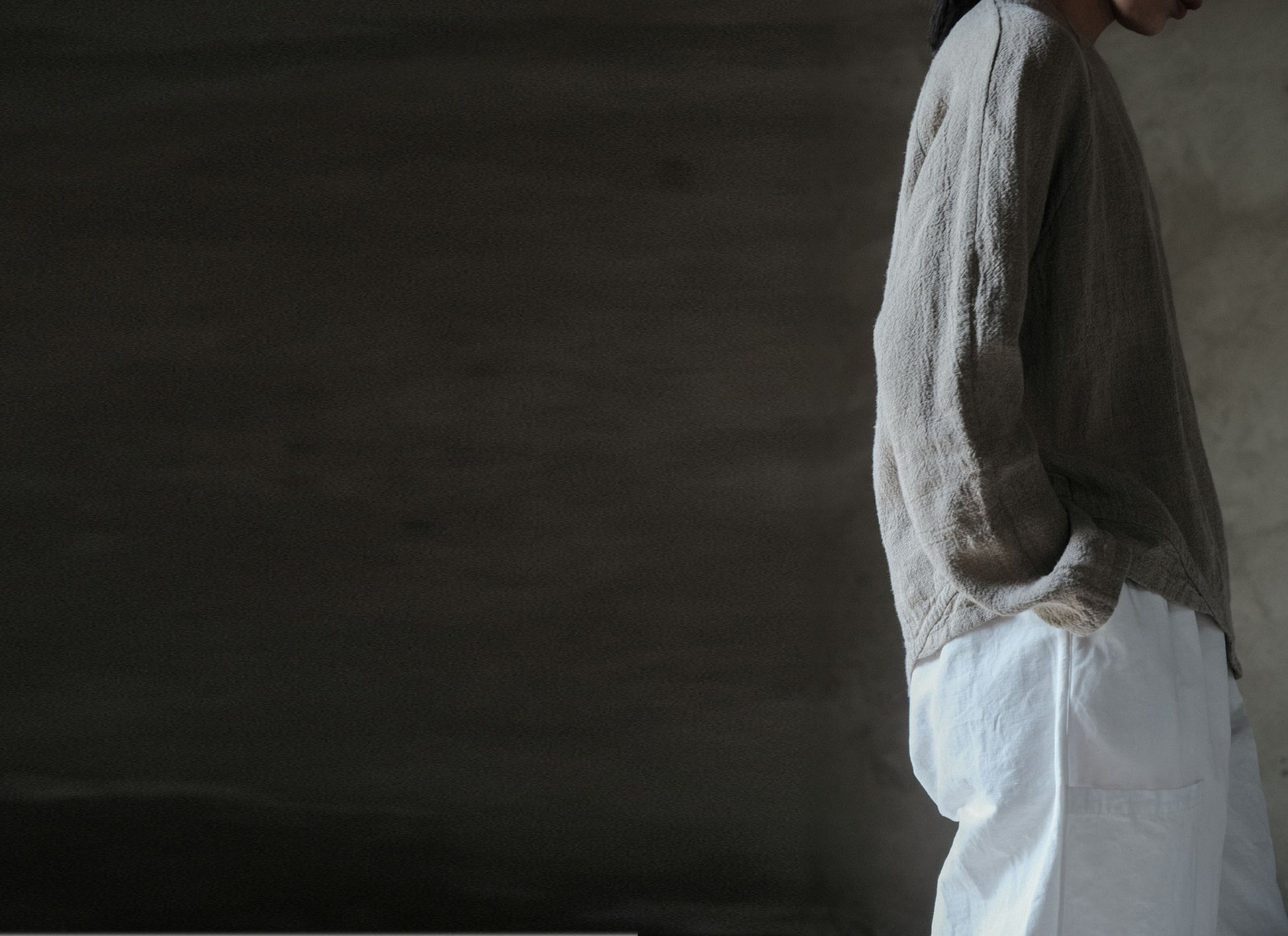 edoa Flaxl Linen Asymmetric Long Sleeve Top