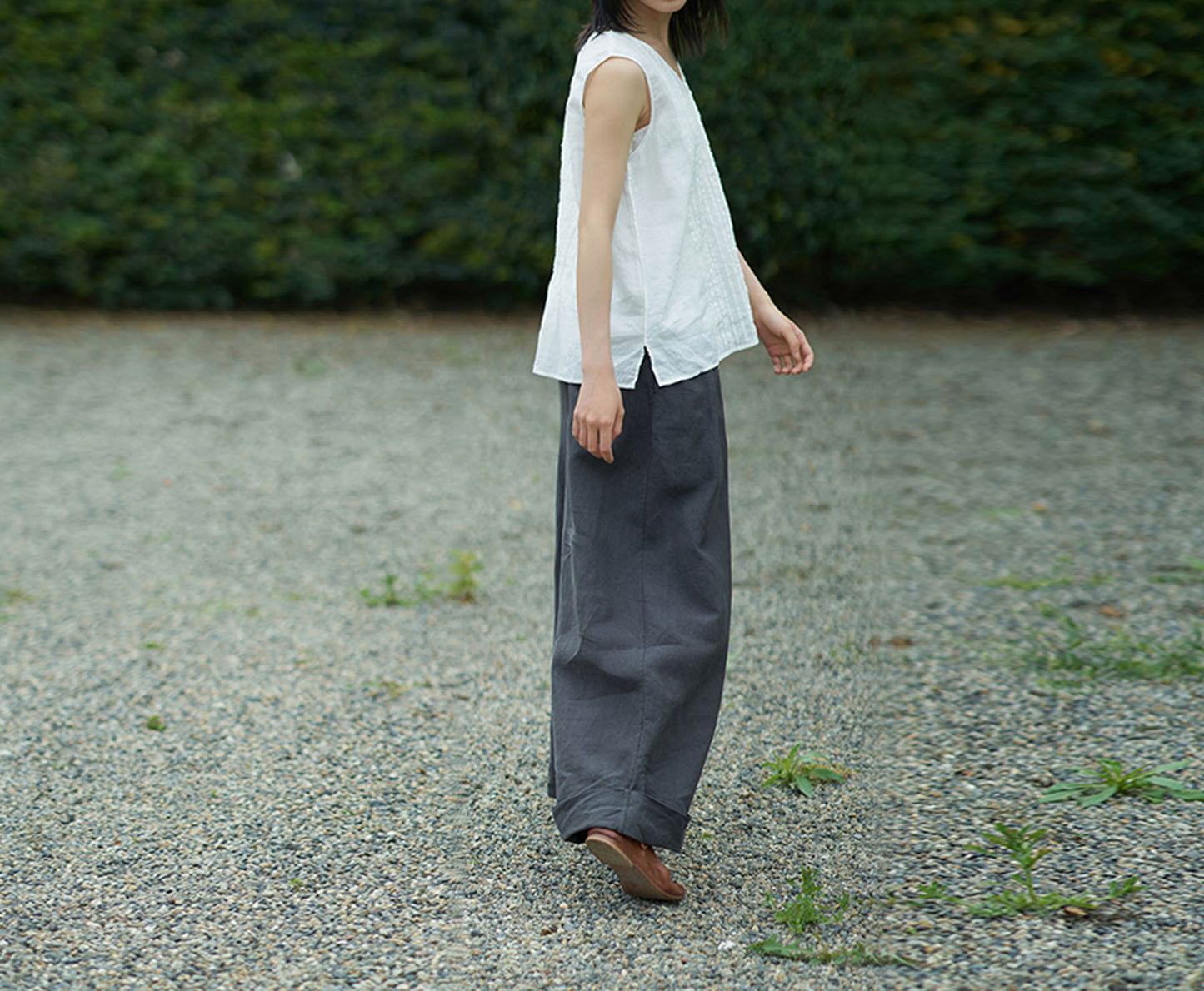 edoa Pintucked Ramie Rayon blend V-neck Tank Top