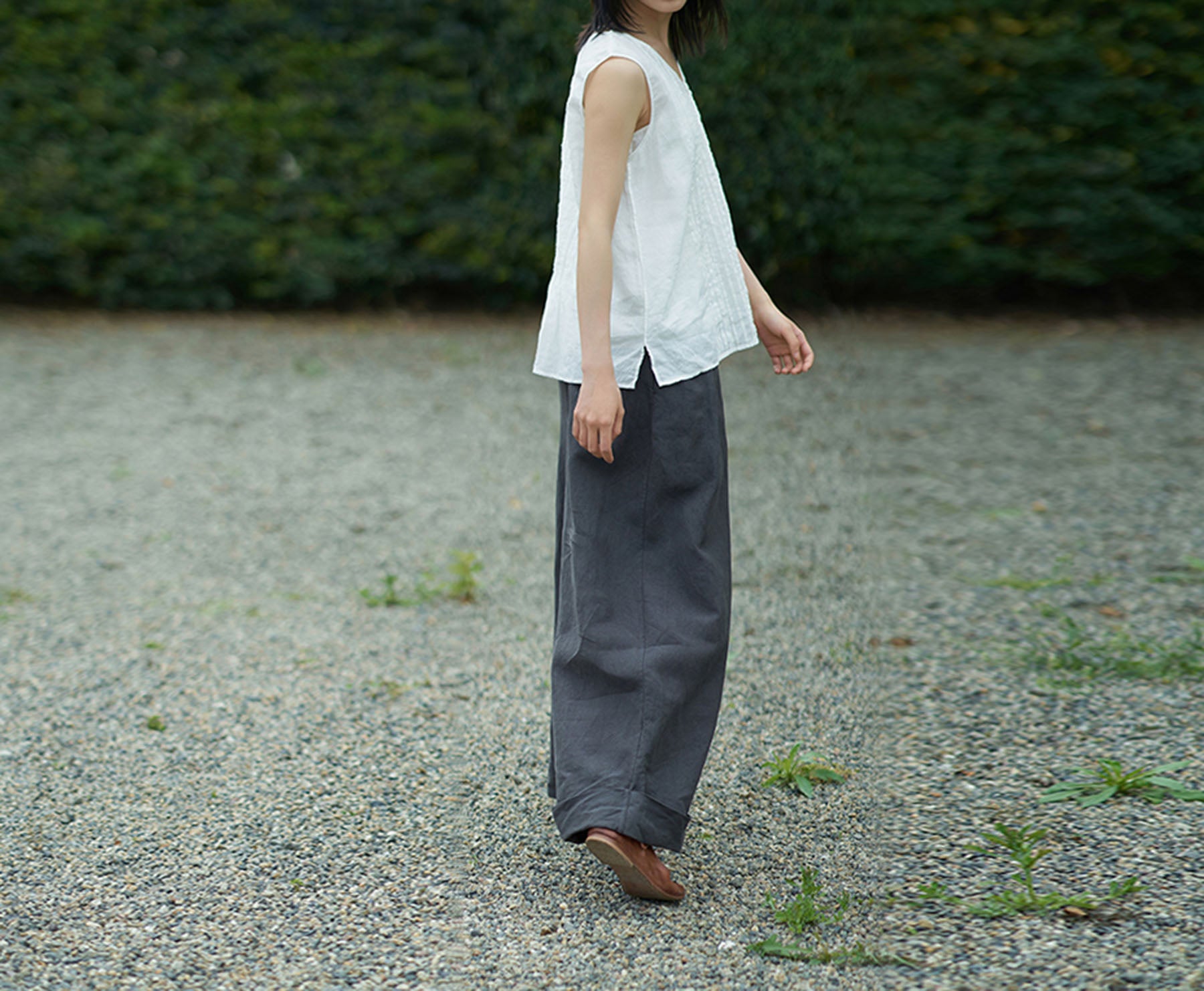 edoa Pintucked Ramie Rayon blend V-neck Tank Top