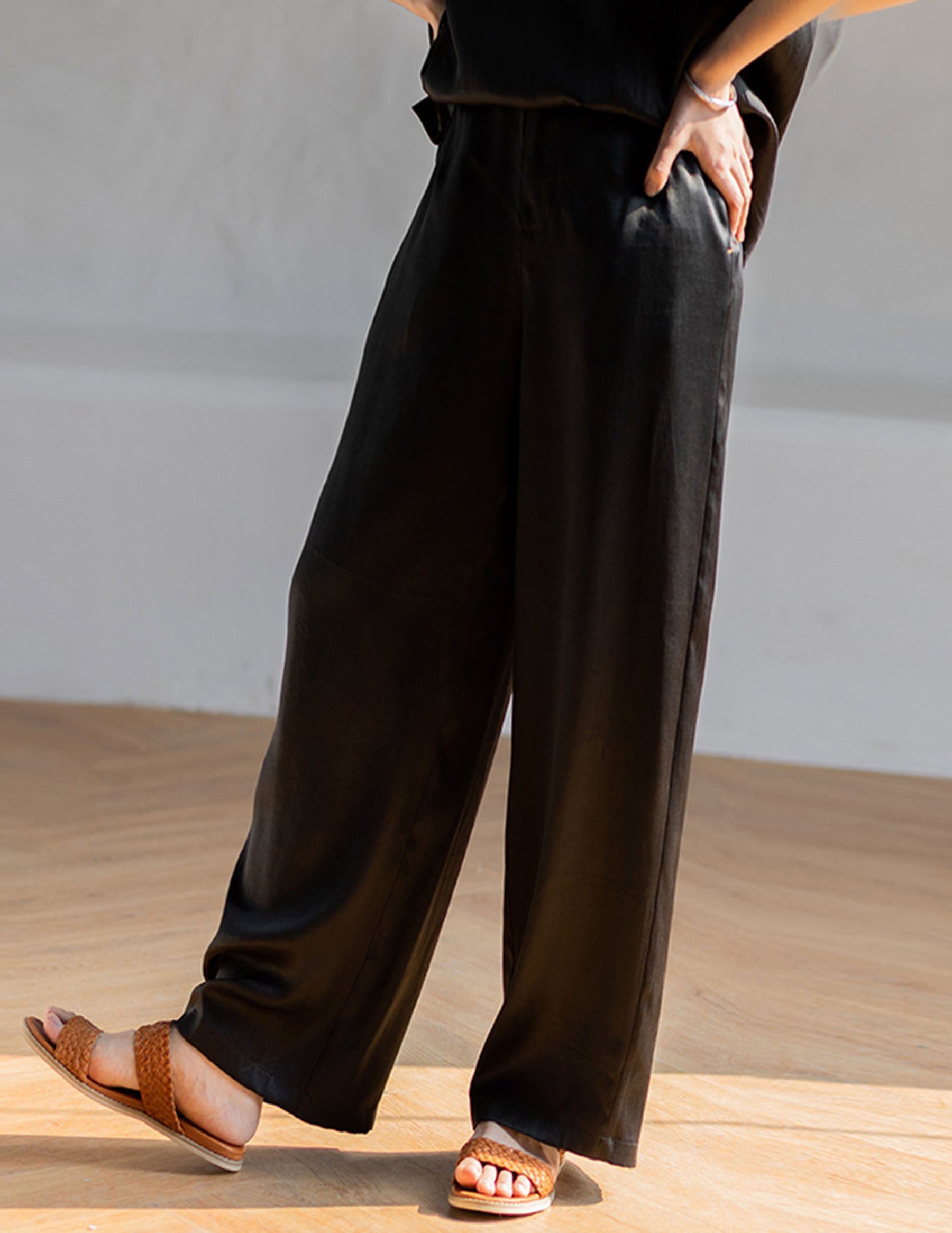 edoa Loose Fitting Mud Silk Crepe Satin Wide-leg Pants 