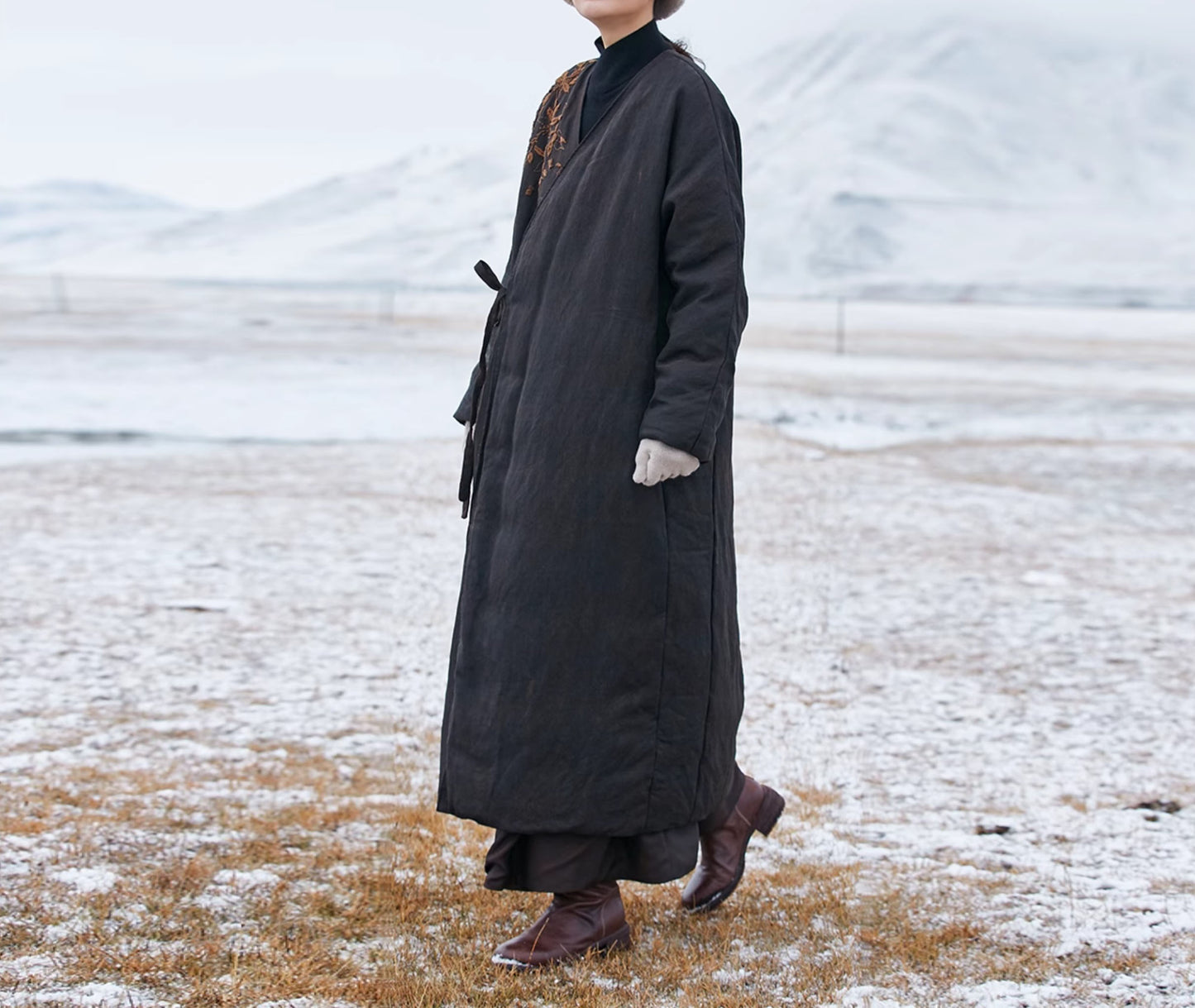 edoa Mud Silk Spun Hanfu Goose Down Coat with Hand Embroidery